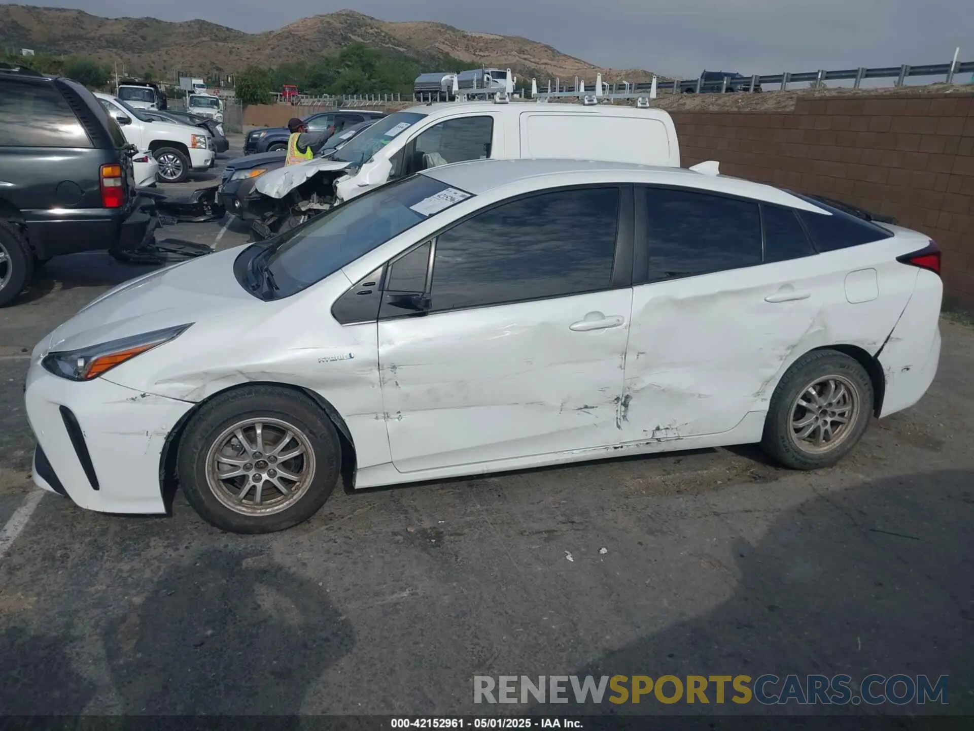 14 Фотография поврежденного автомобиля JTDKARFU1K3091379 TOYOTA PRIUS 2019
