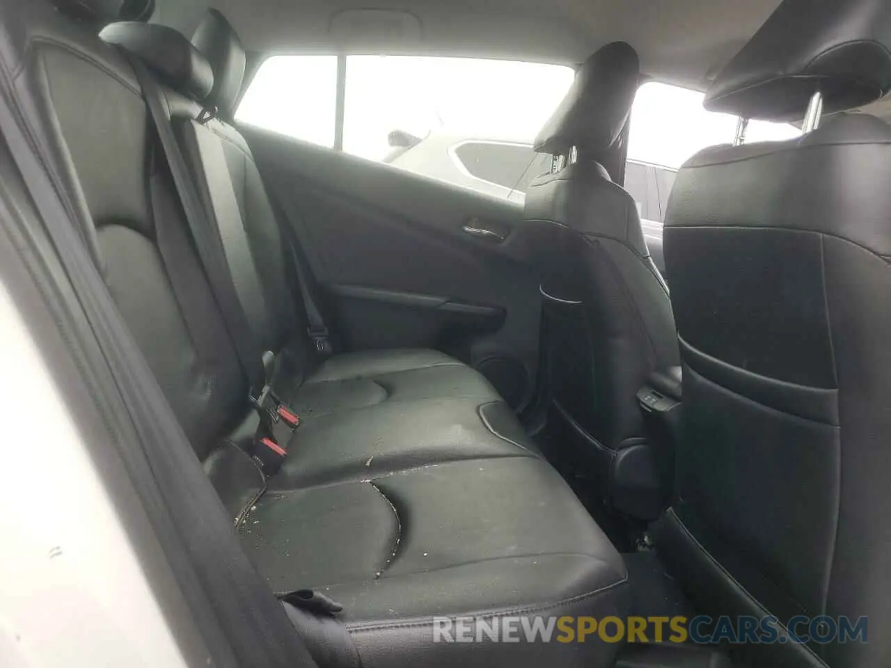 10 Photograph of a damaged car JTDKARFU4K3091067 TOYOTA PRIUS 2019