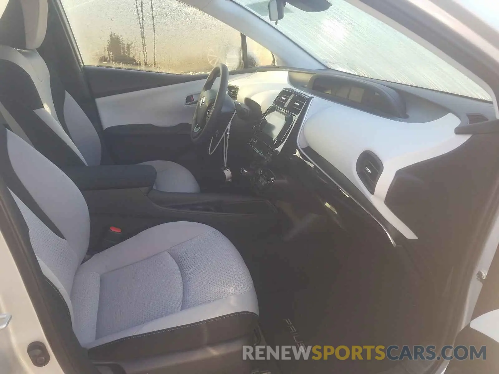 5 Photograph of a damaged car JTDKARFU5K3101525 TOYOTA PRIUS 2019