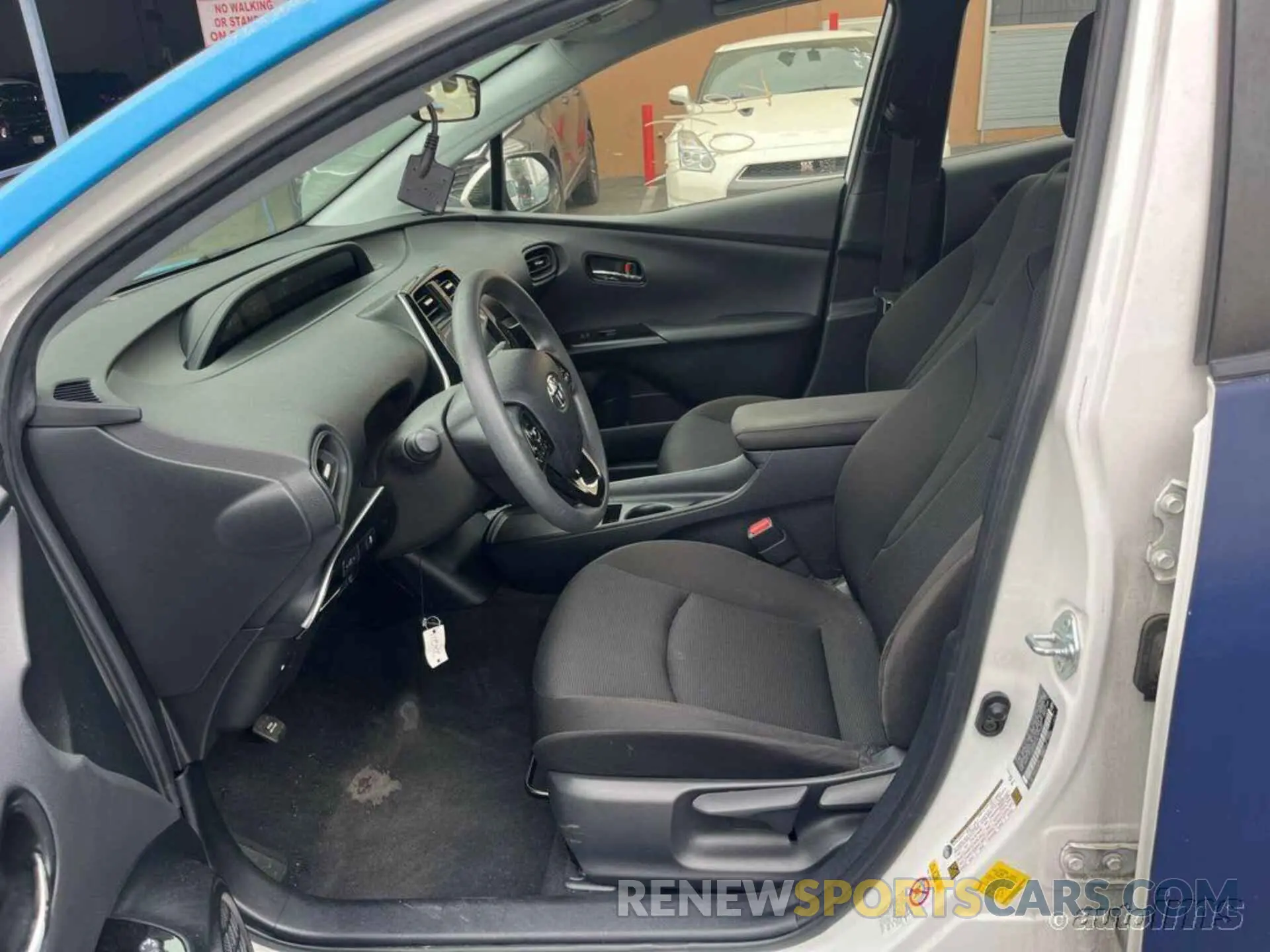 8 Фотография поврежденного автомобиля JTDKARFU6K3090647 TOYOTA PRIUS 2019