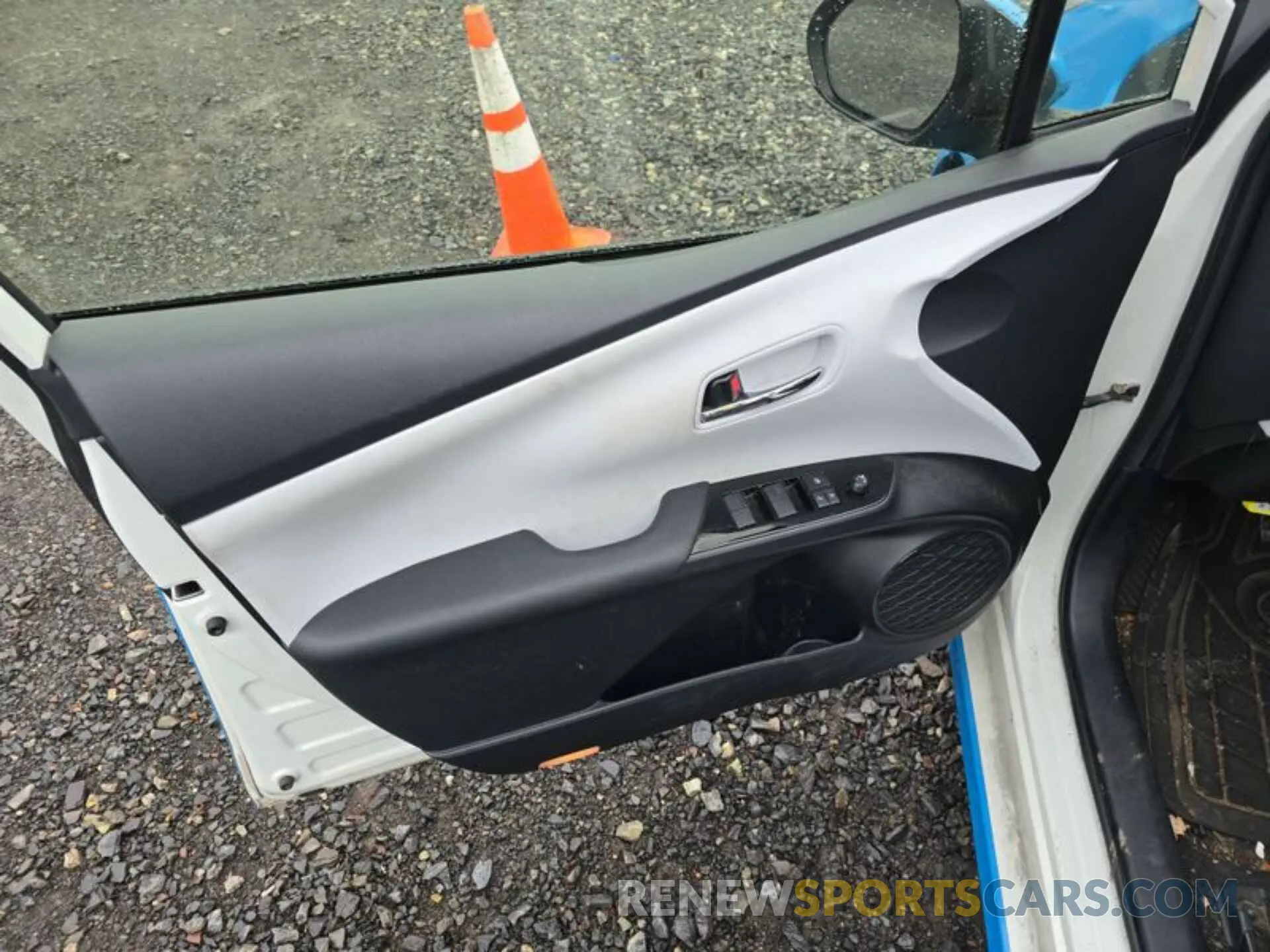 19 Фотография поврежденного автомобиля JTDKARFU7K3070357 TOYOTA PRIUS 2019