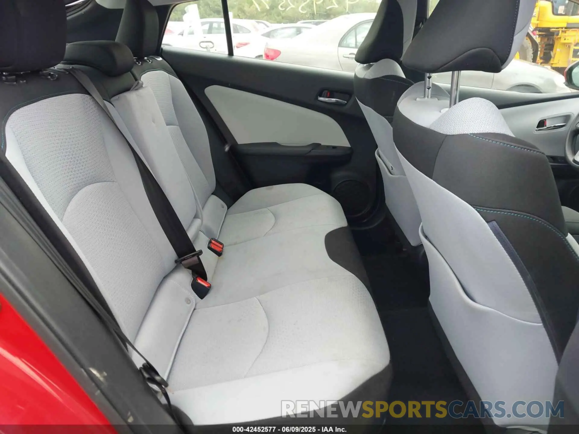 8 Фотография поврежденного автомобиля JTDKARFU7K3093556 TOYOTA PRIUS 2019