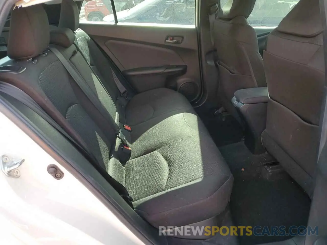 10 Фотография поврежденного автомобиля JTDKARFU8K3079438 TOYOTA PRIUS 2019