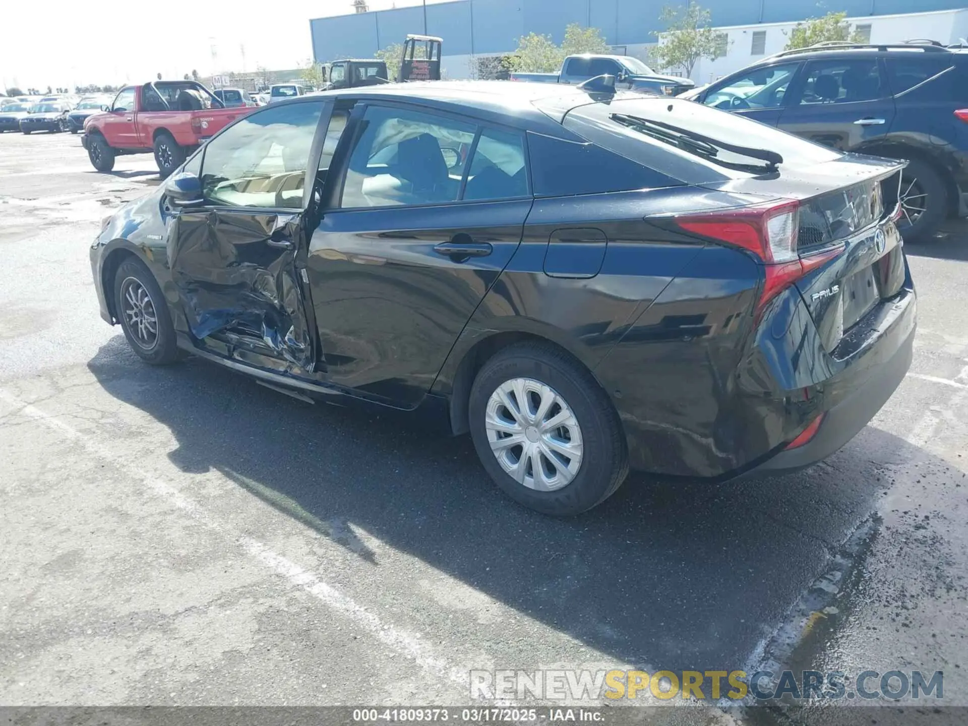 3 Фотография поврежденного автомобиля JTDKARFU8K3082503 TOYOTA PRIUS 2019