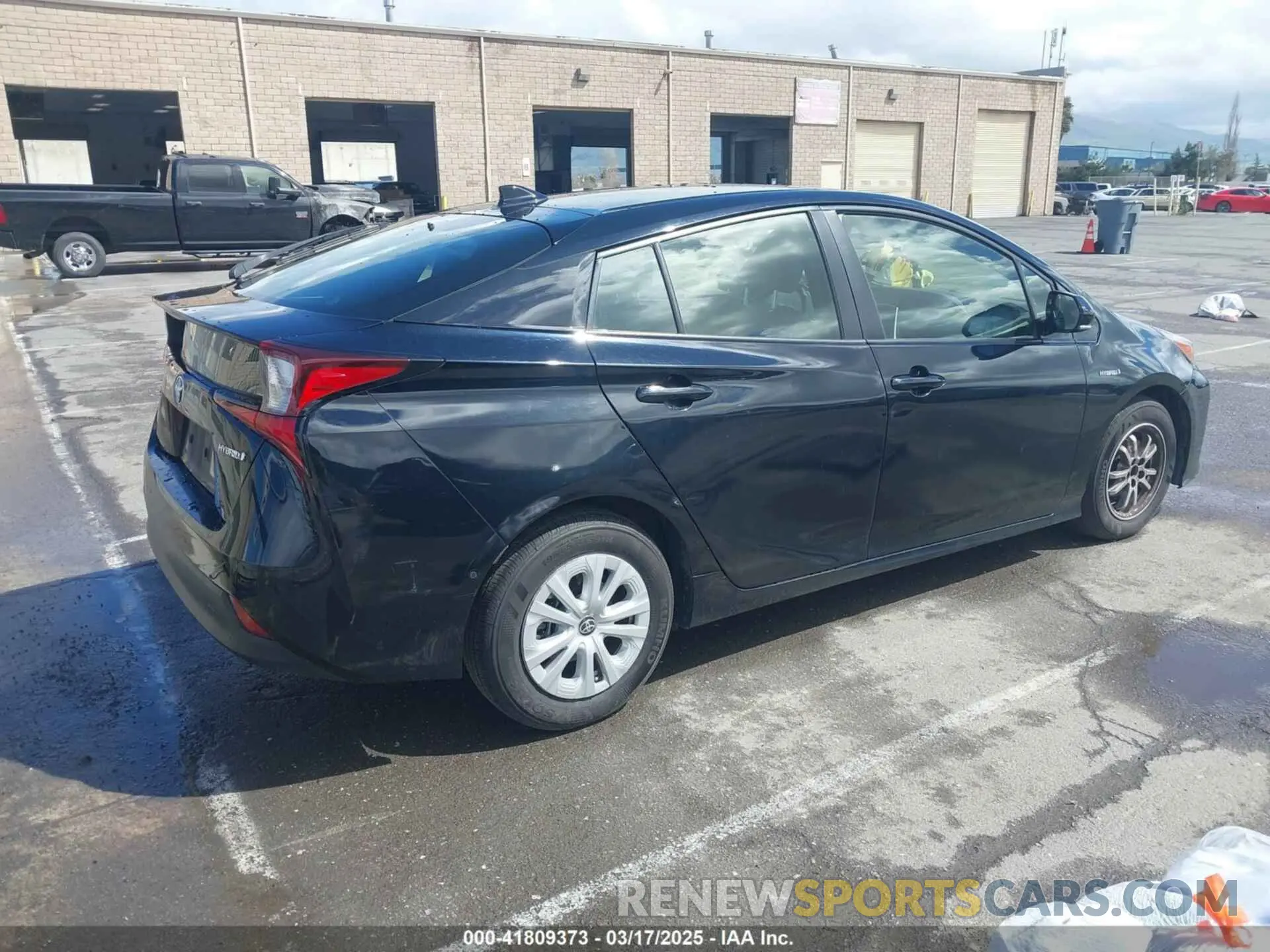 4 Фотография поврежденного автомобиля JTDKARFU8K3082503 TOYOTA PRIUS 2019
