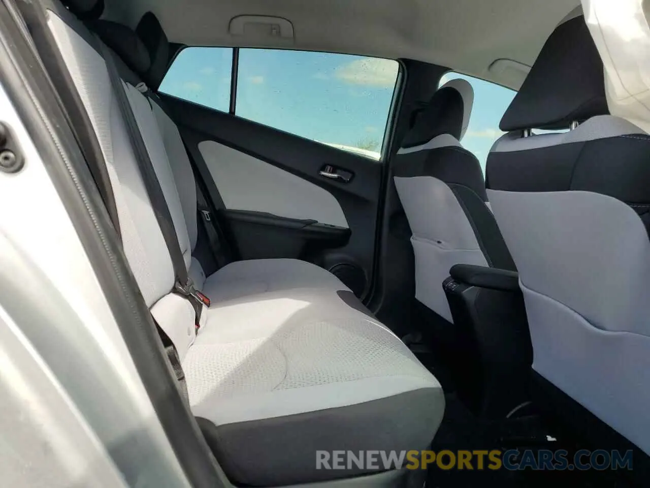 10 Photograph of a damaged car JTDKARFU8K3094814 TOYOTA PRIUS 2019