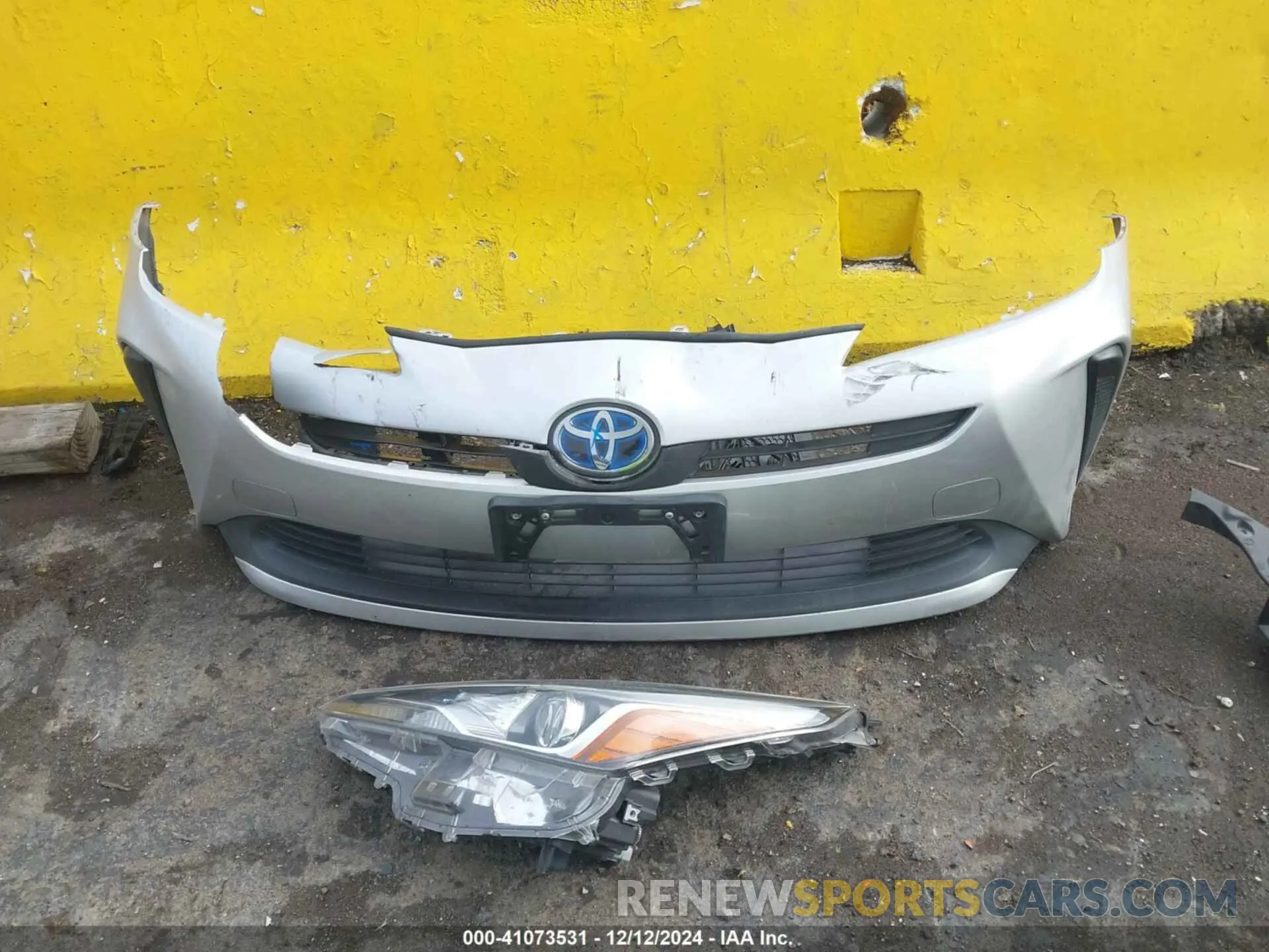 12 Фотография поврежденного автомобиля JTDKARFUXK3085578 TOYOTA PRIUS 2019