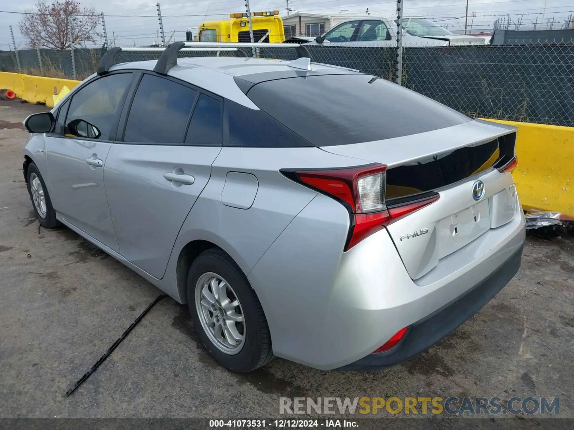 3 Фотография поврежденного автомобиля JTDKARFUXK3085578 TOYOTA PRIUS 2019