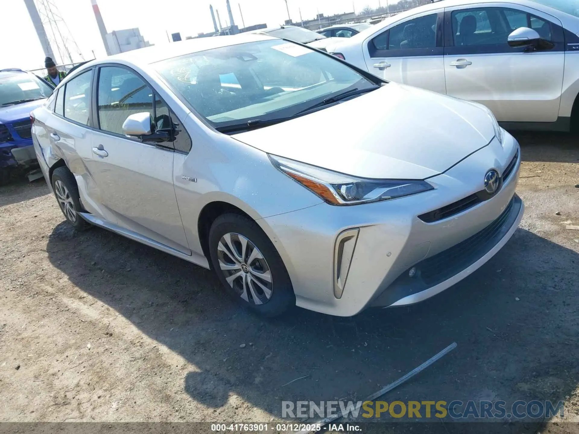 1 Фотография поврежденного автомобиля JTDL9RFU4K3010601 TOYOTA PRIUS 2019
