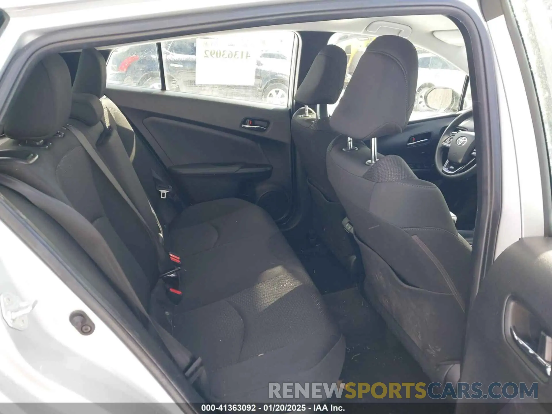 8 Фотография поврежденного автомобиля JTDL9RFU5K3013037 TOYOTA PRIUS 2019