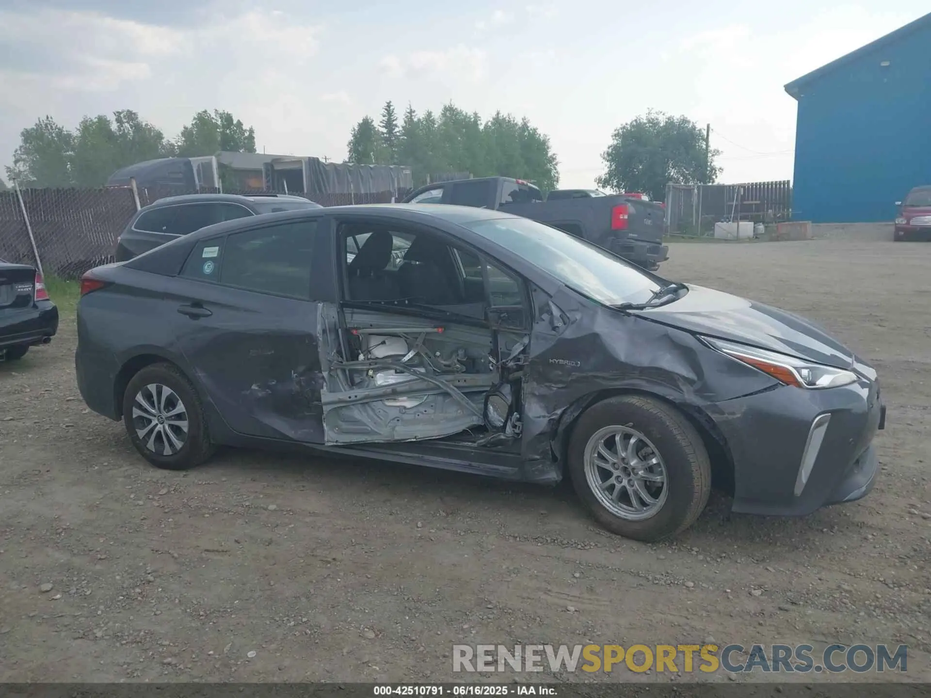 13 Фотография поврежденного автомобиля JTDL9RFU6K3010339 TOYOTA PRIUS 2019