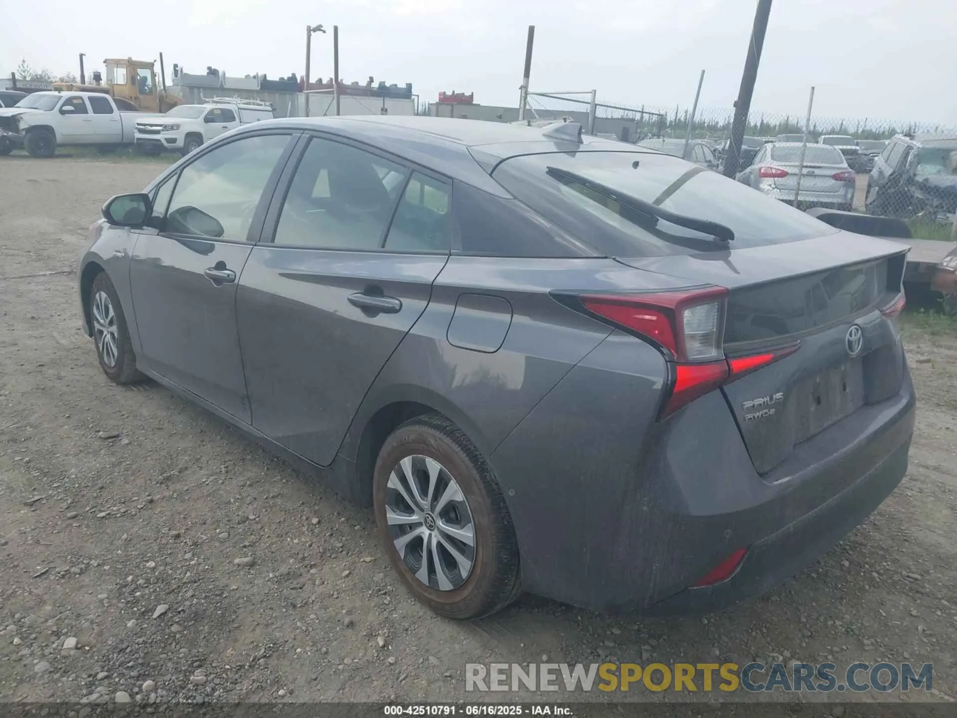 3 Фотография поврежденного автомобиля JTDL9RFU6K3010339 TOYOTA PRIUS 2019