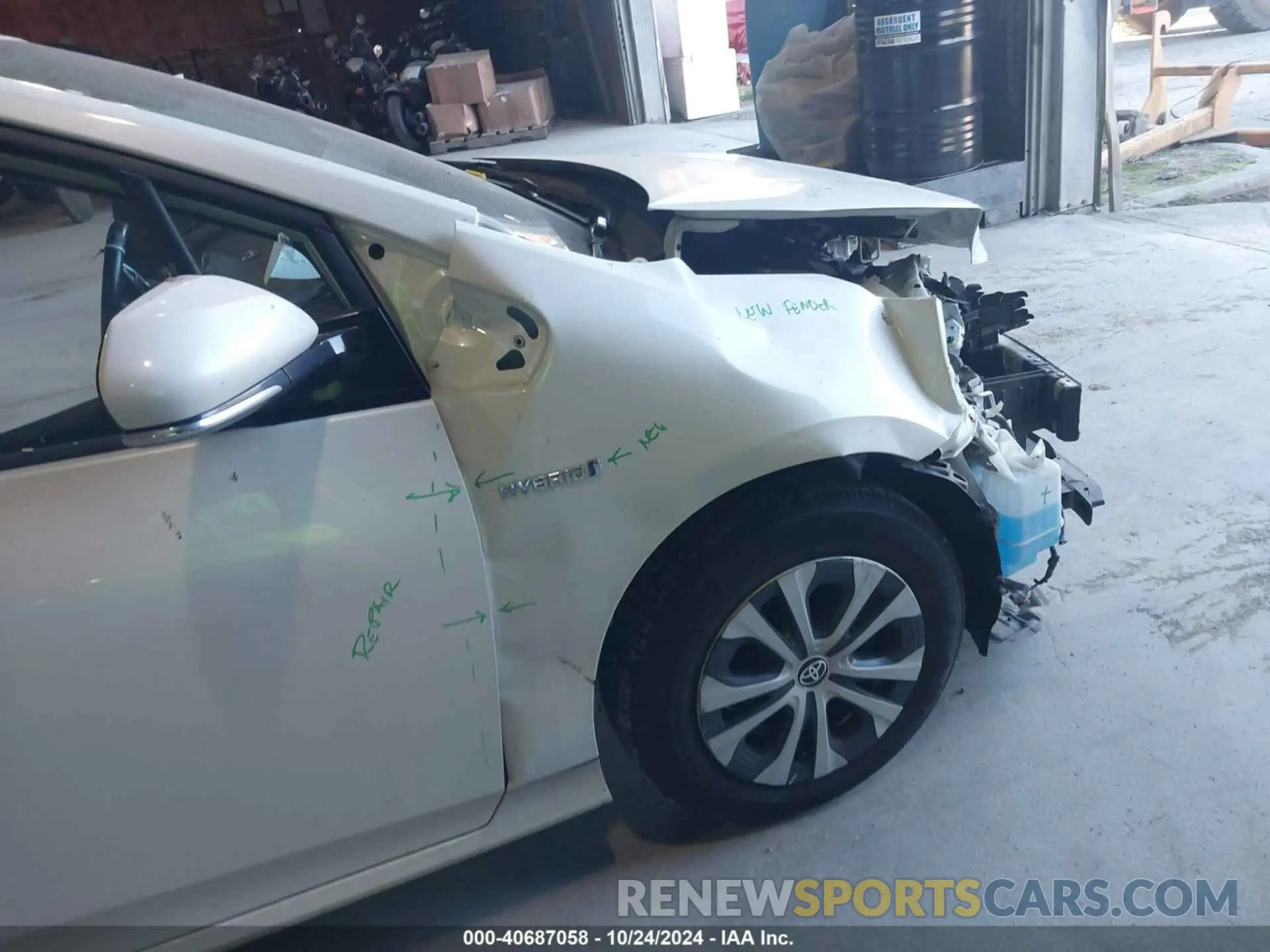 18 Photograph of a damaged car JTDL9RFU6K3011684 TOYOTA PRIUS 2019