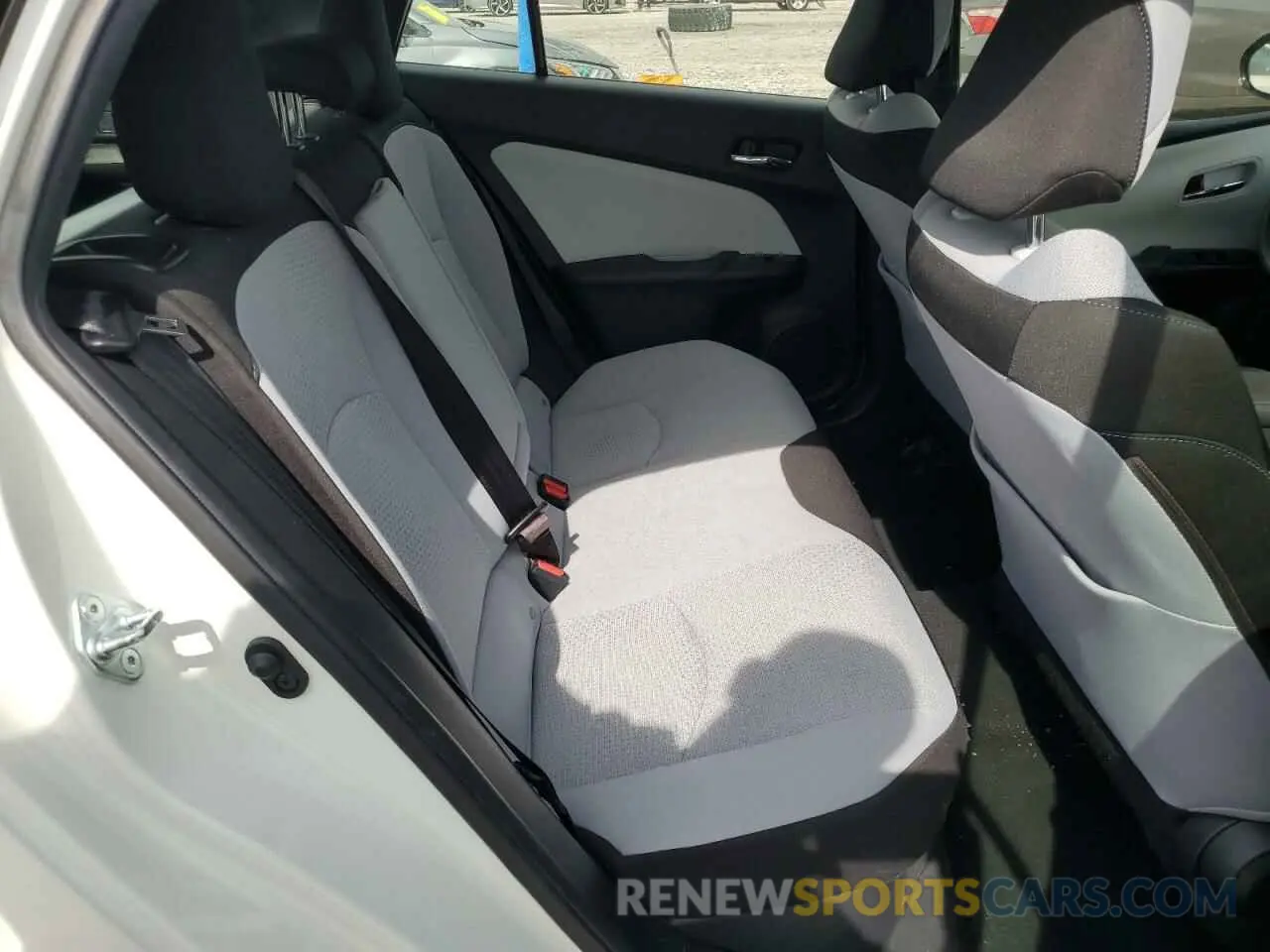 10 Photograph of a damaged car JTDL9RFUXK3004950 TOYOTA PRIUS 2019