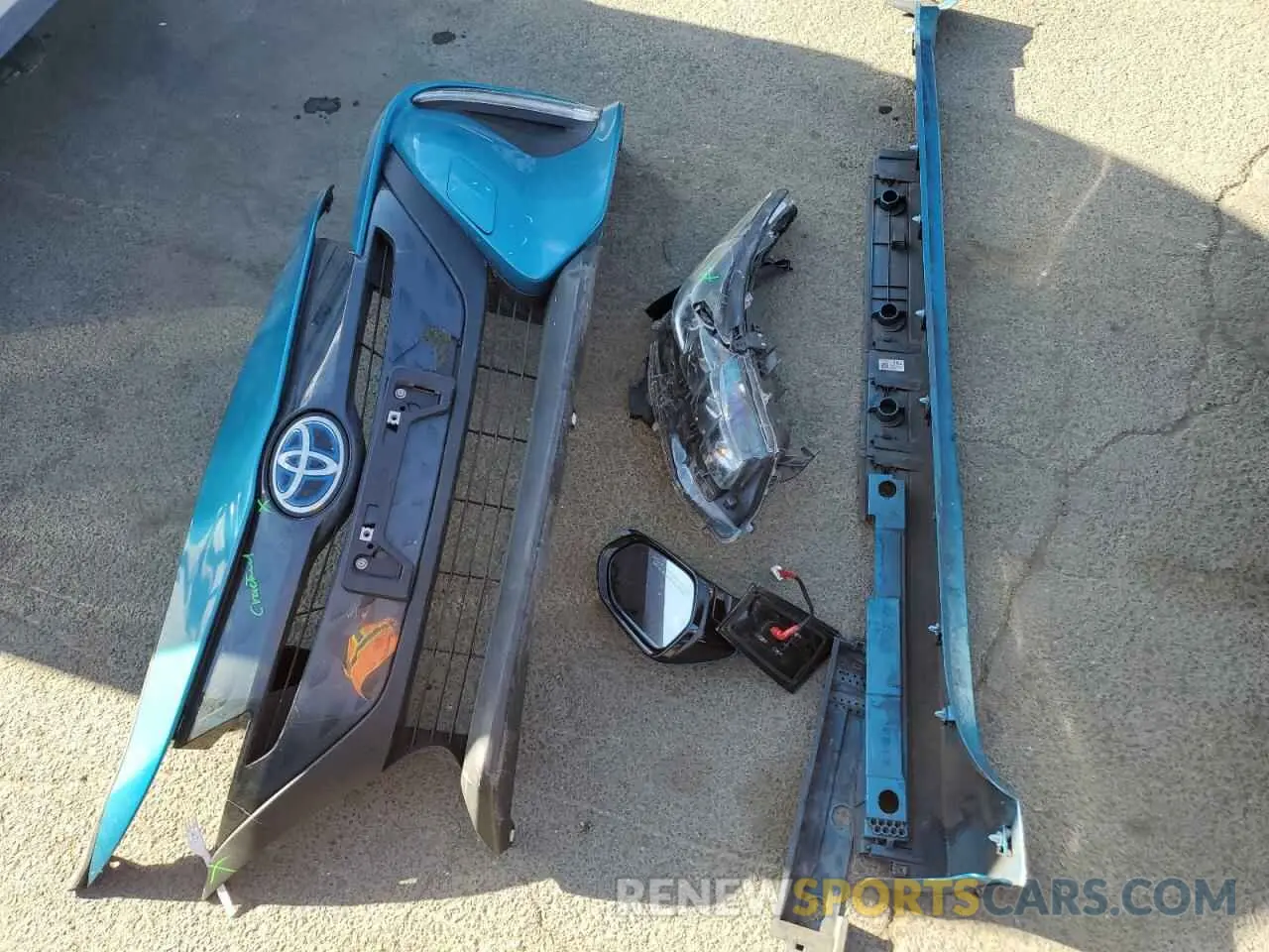 12 Фотография поврежденного автомобиля JTDKARFP2L3135790 TOYOTA PRIUS 2020