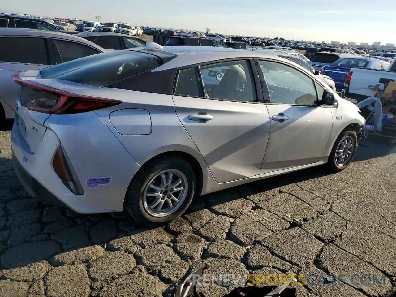 3 Фотография поврежденного автомобиля JTDKARFP7L3130651 TOYOTA PRIUS 2020