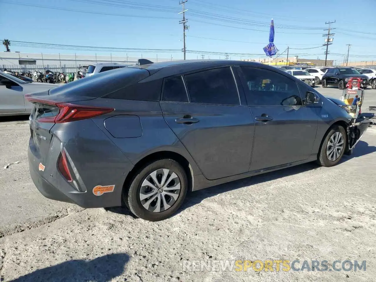 3 Фотография поврежденного автомобиля JTDKARFP7L3139477 TOYOTA PRIUS 2020