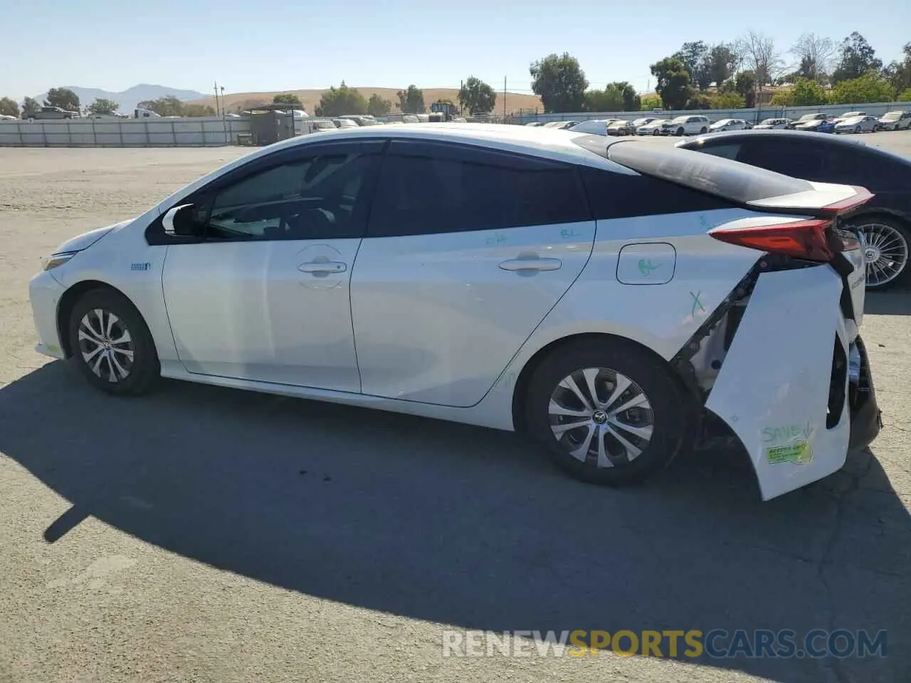 2 Фотография поврежденного автомобиля JTDKARFPXL3120096 TOYOTA PRIUS 2020
