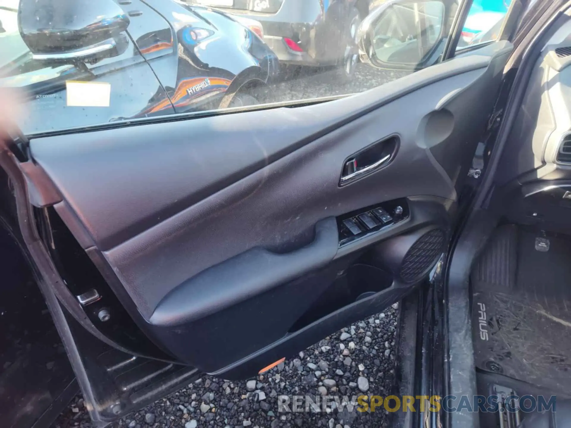 10 Фотография поврежденного автомобиля JTDKARFU0L3115558 TOYOTA PRIUS 2020