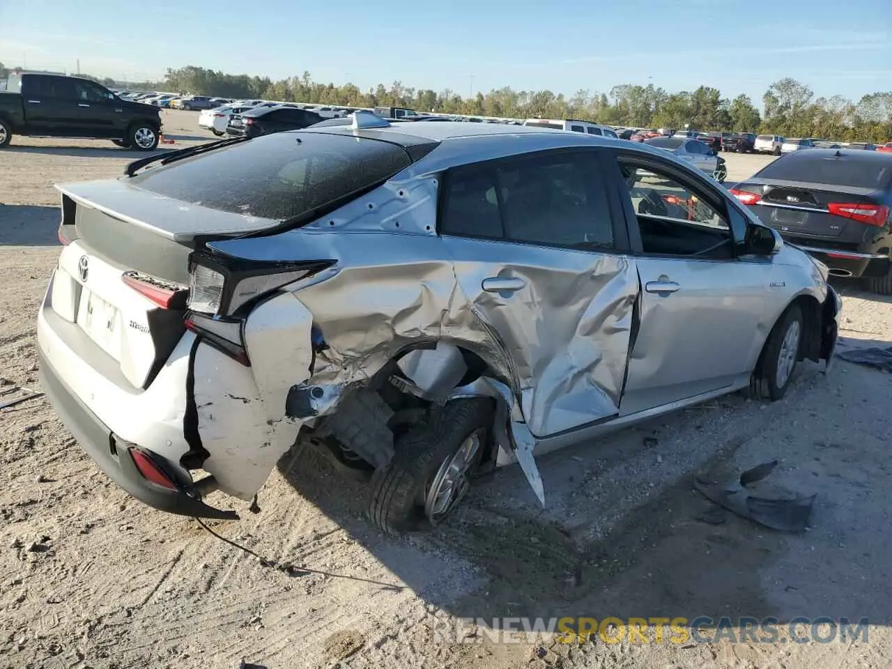 3 Фотография поврежденного автомобиля JTDKARFU1L3118386 TOYOTA PRIUS 2020