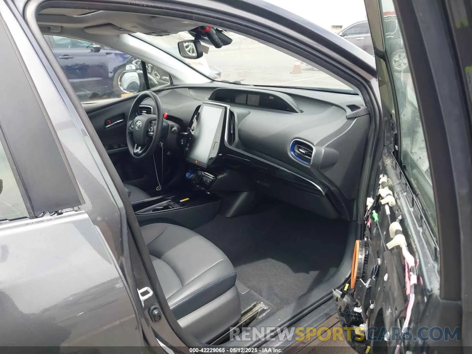 5 Photograph of a damaged car JTDKARFU2L3116050 TOYOTA PRIUS 2020