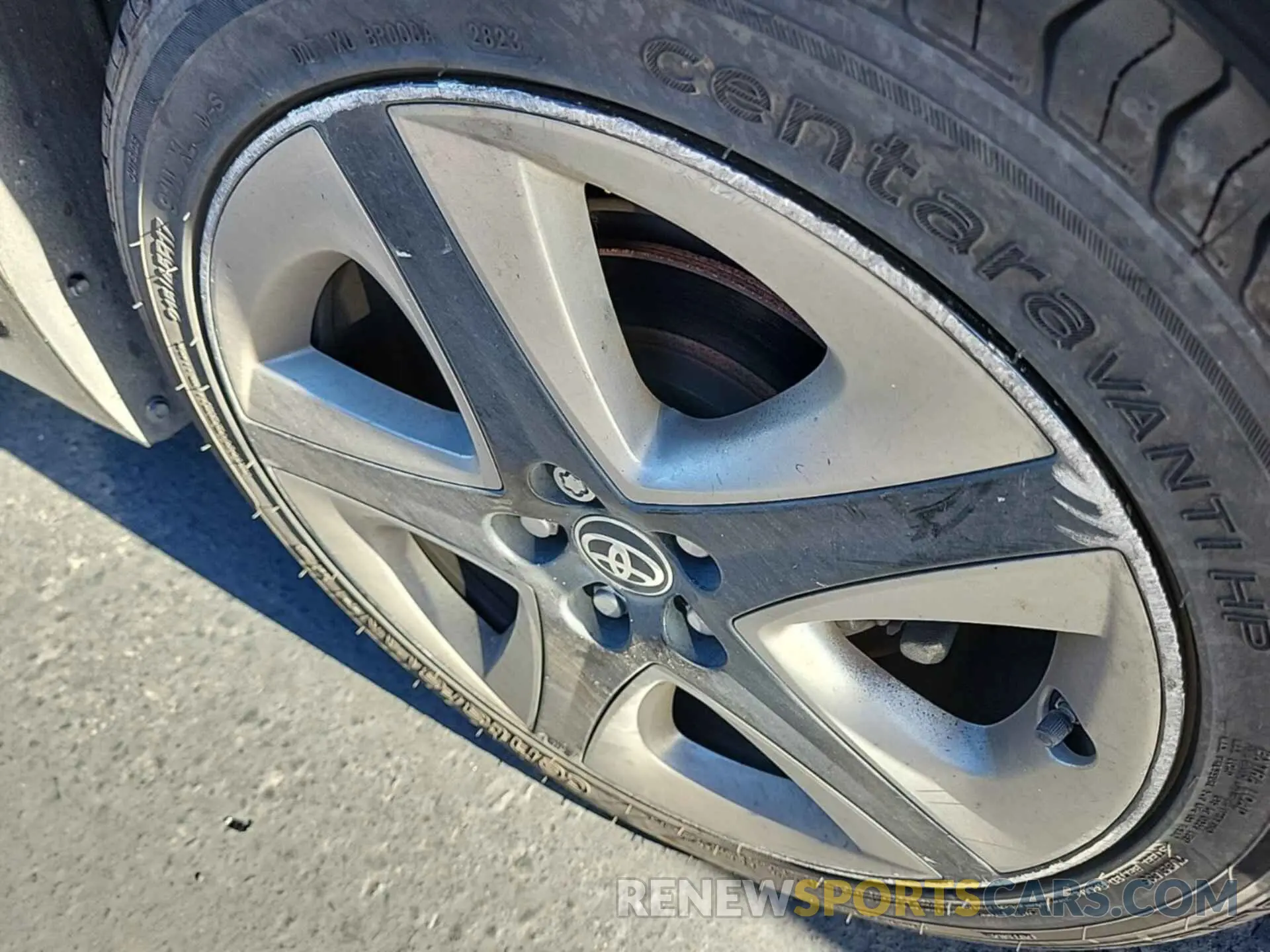 41 Фотография поврежденного автомобиля JTDKARFU4L3111898 TOYOTA PRIUS 2020