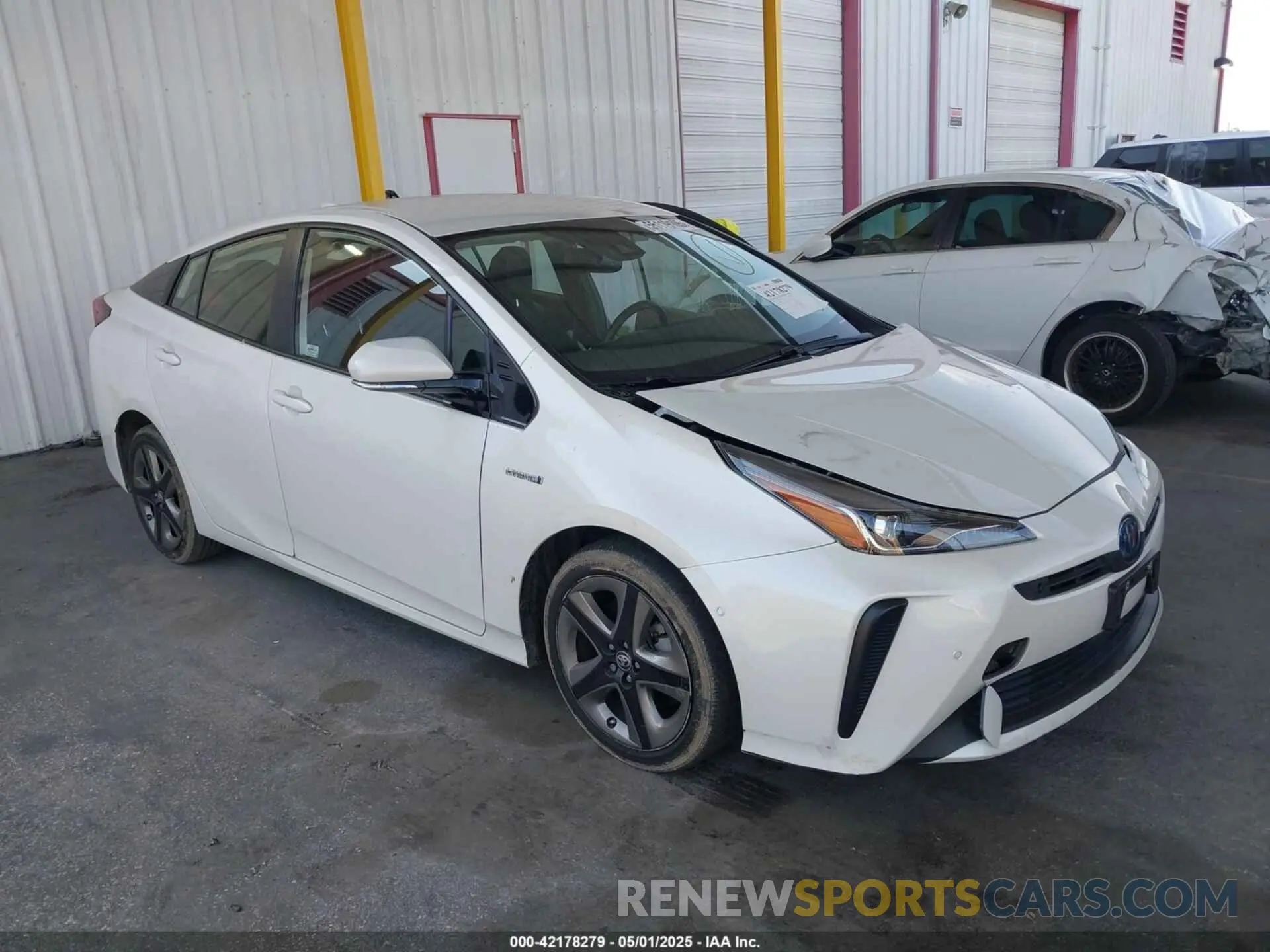 1 Фотография поврежденного автомобиля JTDKARFU4L3116504 TOYOTA PRIUS 2020