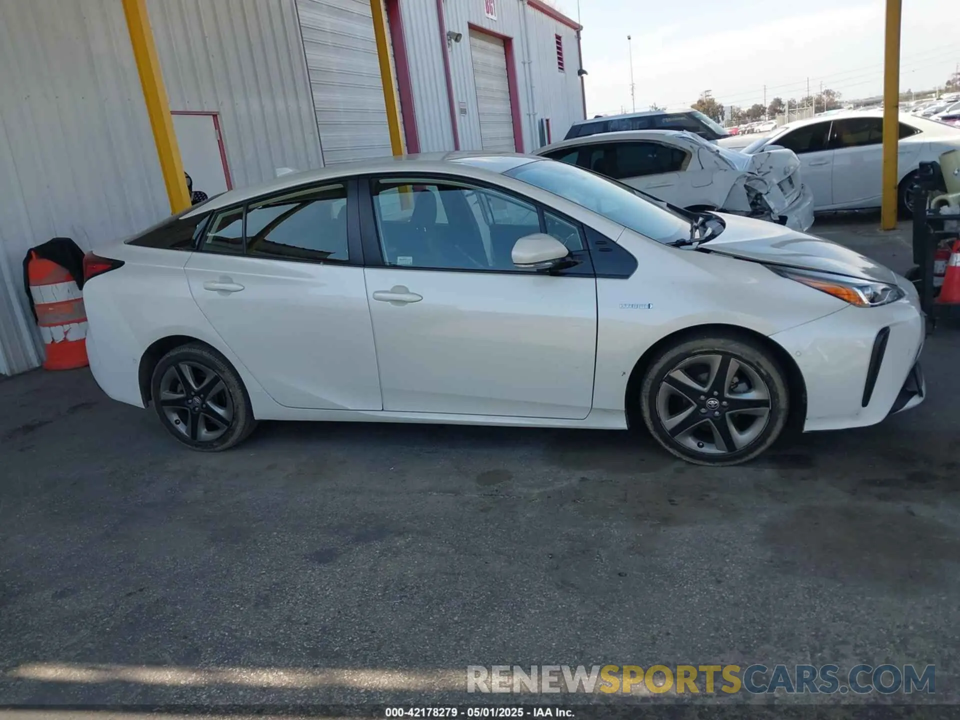 13 Фотография поврежденного автомобиля JTDKARFU4L3116504 TOYOTA PRIUS 2020