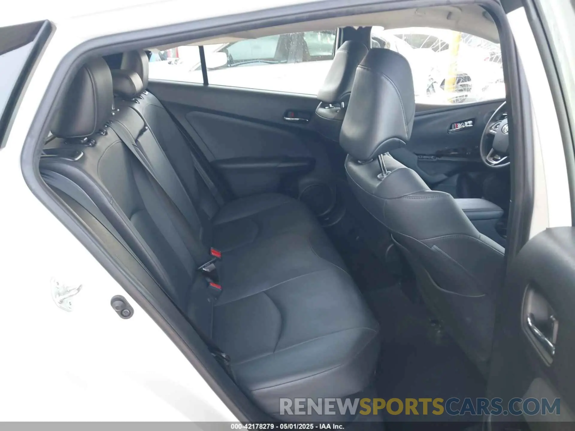 8 Фотография поврежденного автомобиля JTDKARFU4L3116504 TOYOTA PRIUS 2020