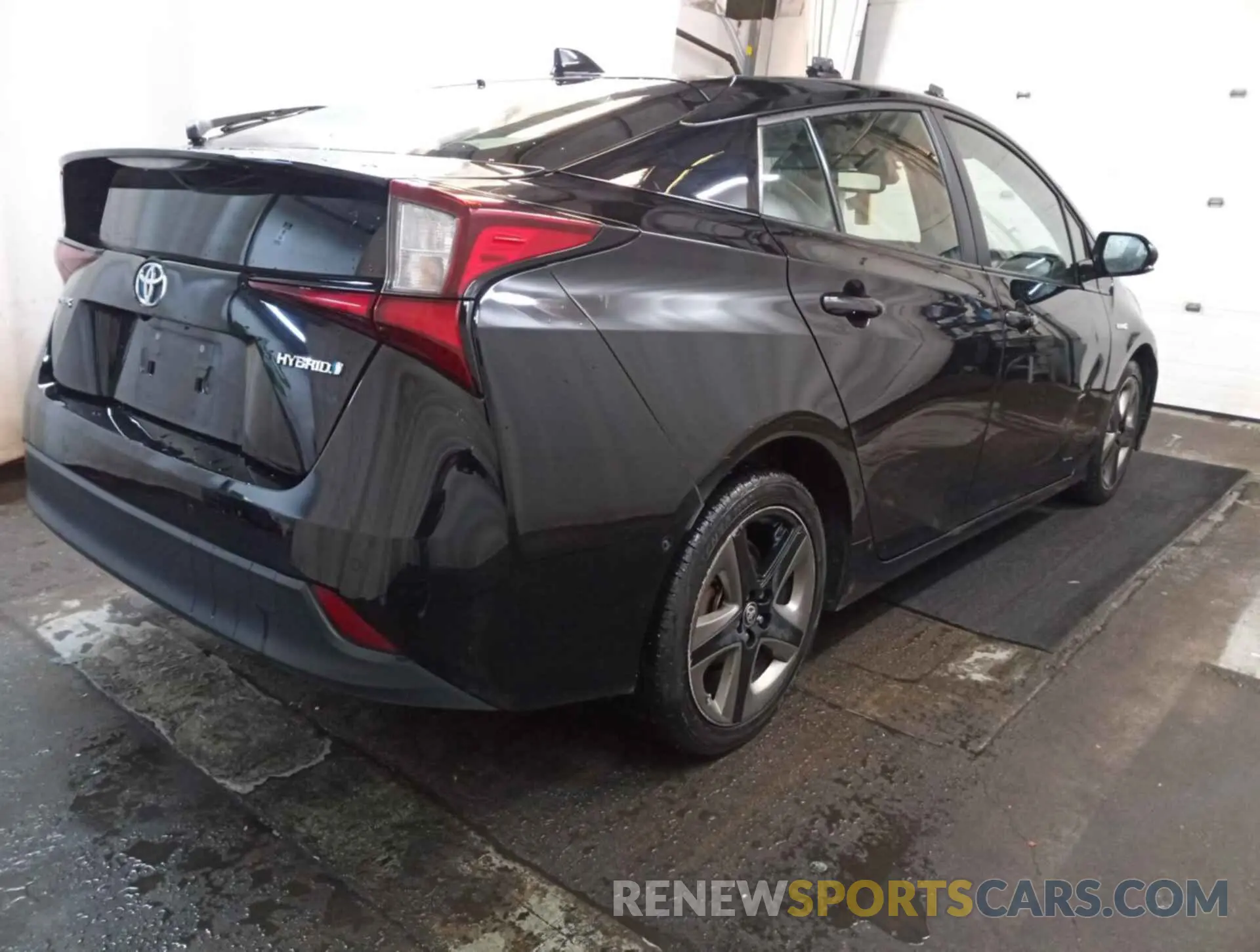 33 Photograph of a damaged car JTDKARFU6L3115595 TOYOTA PRIUS 2020