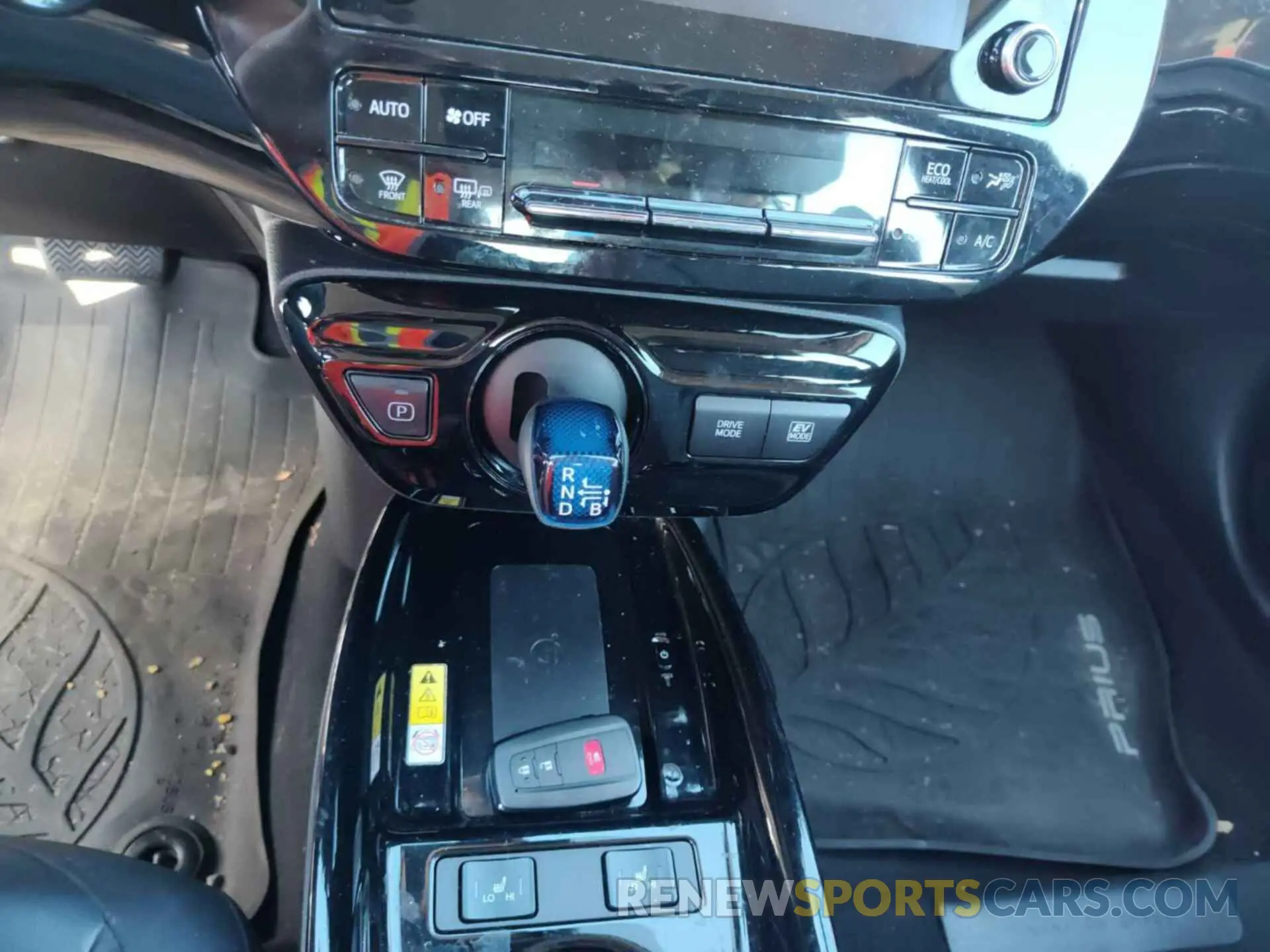 26 Фотография поврежденного автомобиля JTDKARFU6L3115743 TOYOTA PRIUS 2020