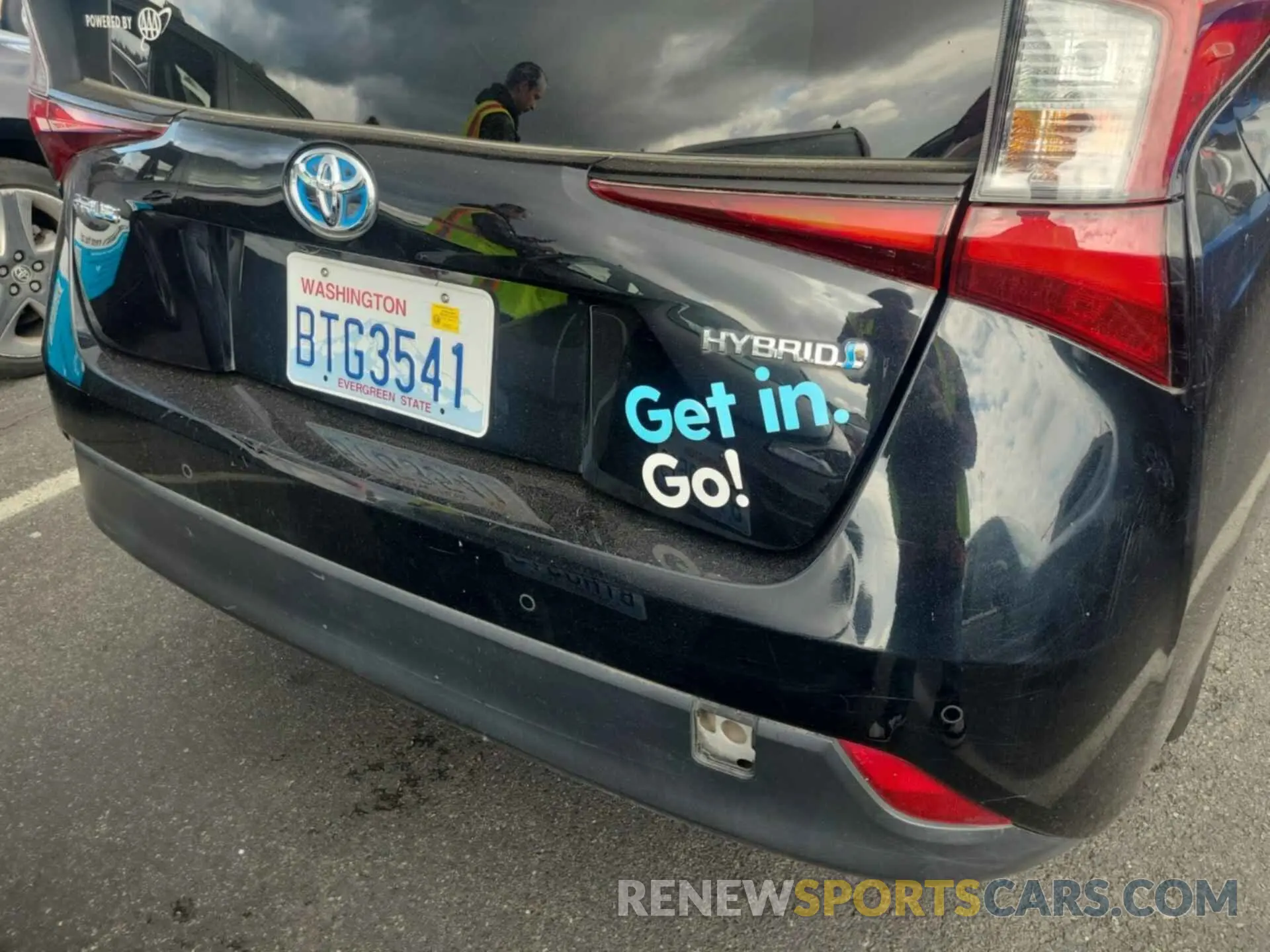 32 Photograph of a damaged car JTDKARFU6L3116360 TOYOTA PRIUS 2020
