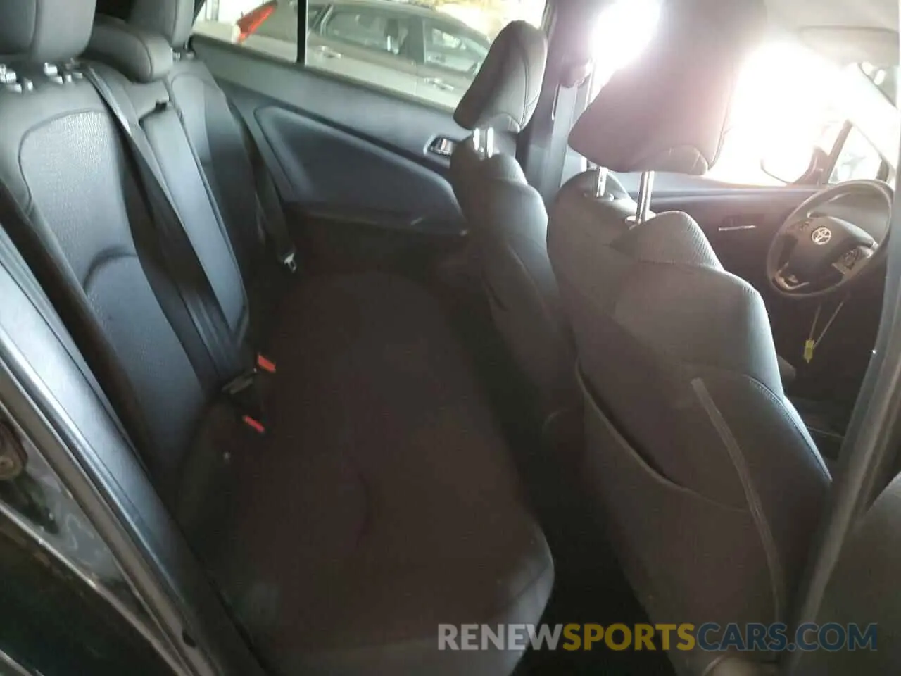 10 Фотография поврежденного автомобиля JTDKARFUXL3118256 TOYOTA PRIUS 2020
