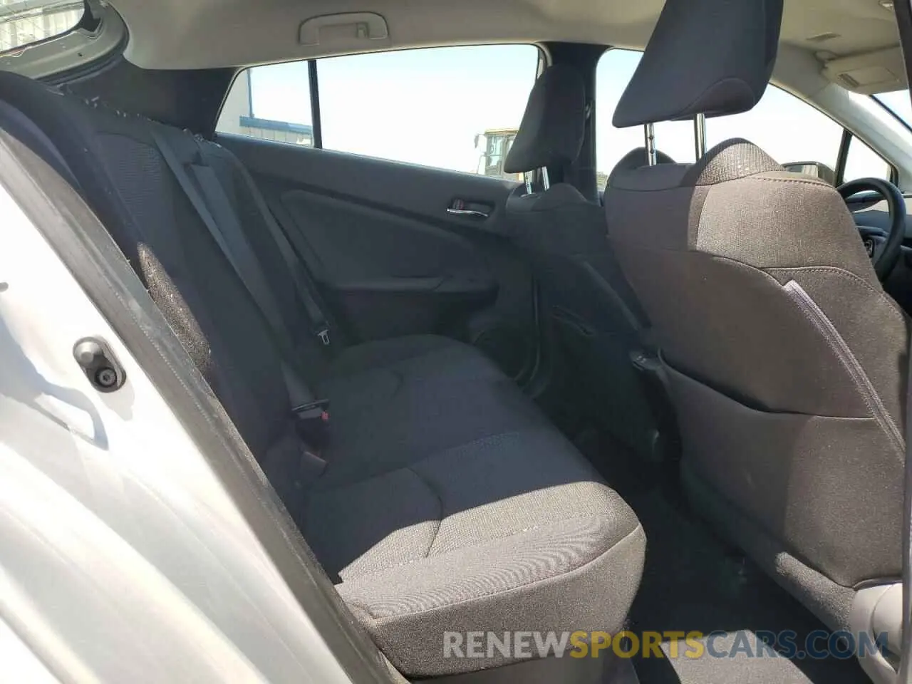 10 Фотография поврежденного автомобиля JTDKARFUXL3120671 TOYOTA PRIUS 2020