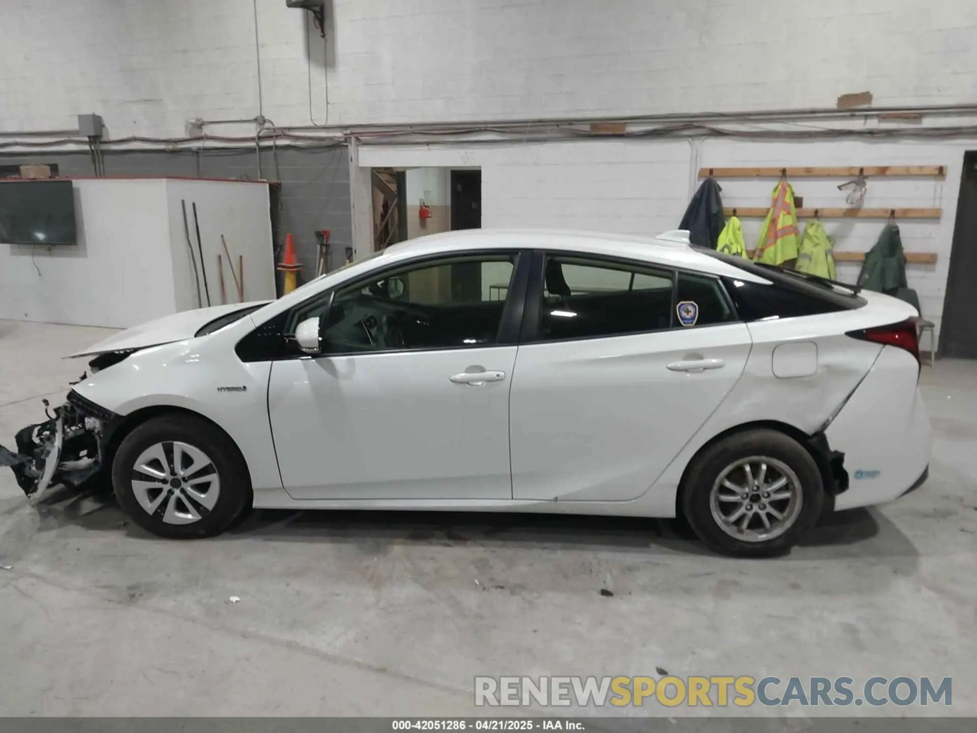 14 Фотография поврежденного автомобиля JTDL9RFU2L3016141 TOYOTA PRIUS 2020