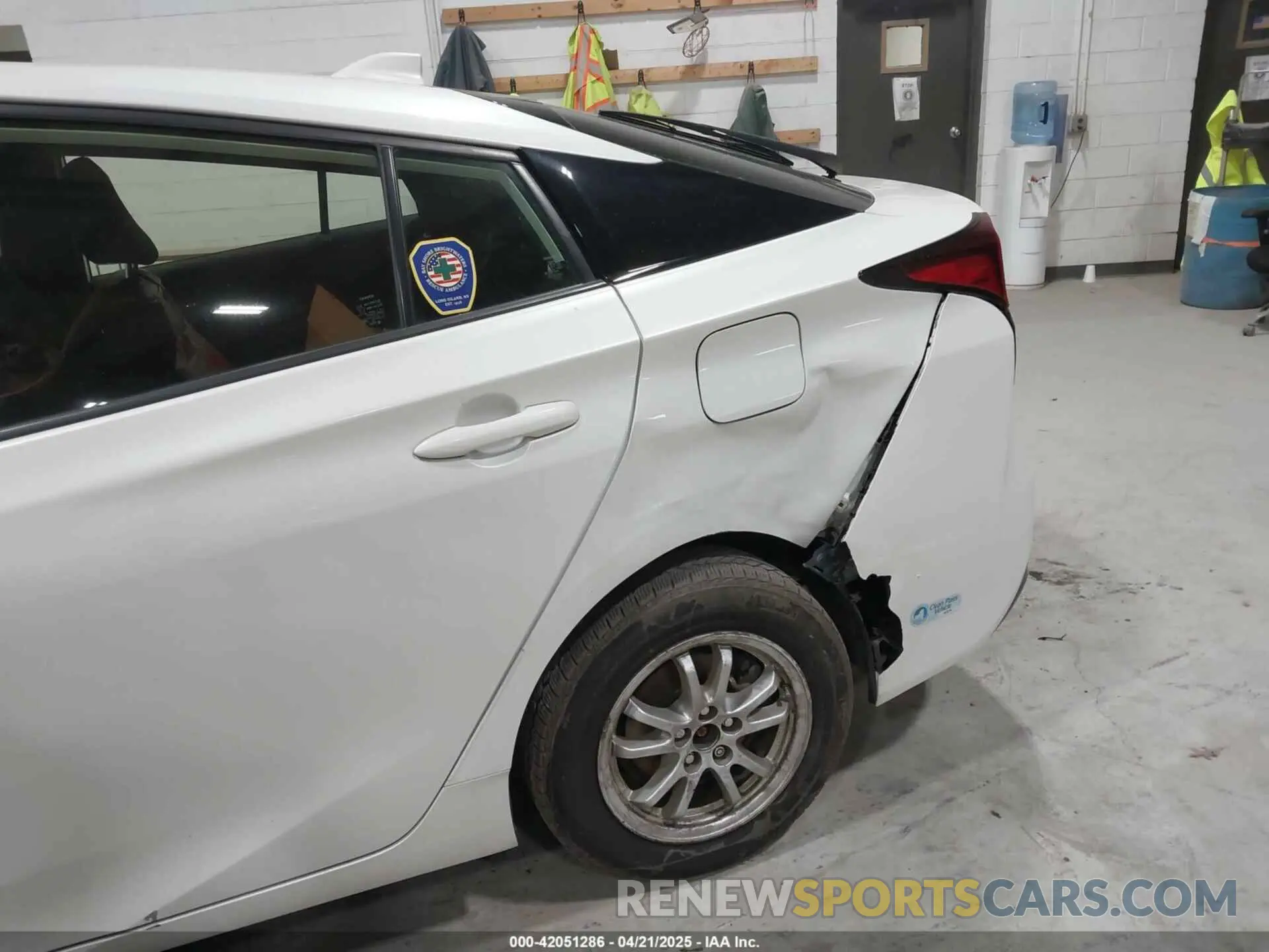 17 Фотография поврежденного автомобиля JTDL9RFU2L3016141 TOYOTA PRIUS 2020