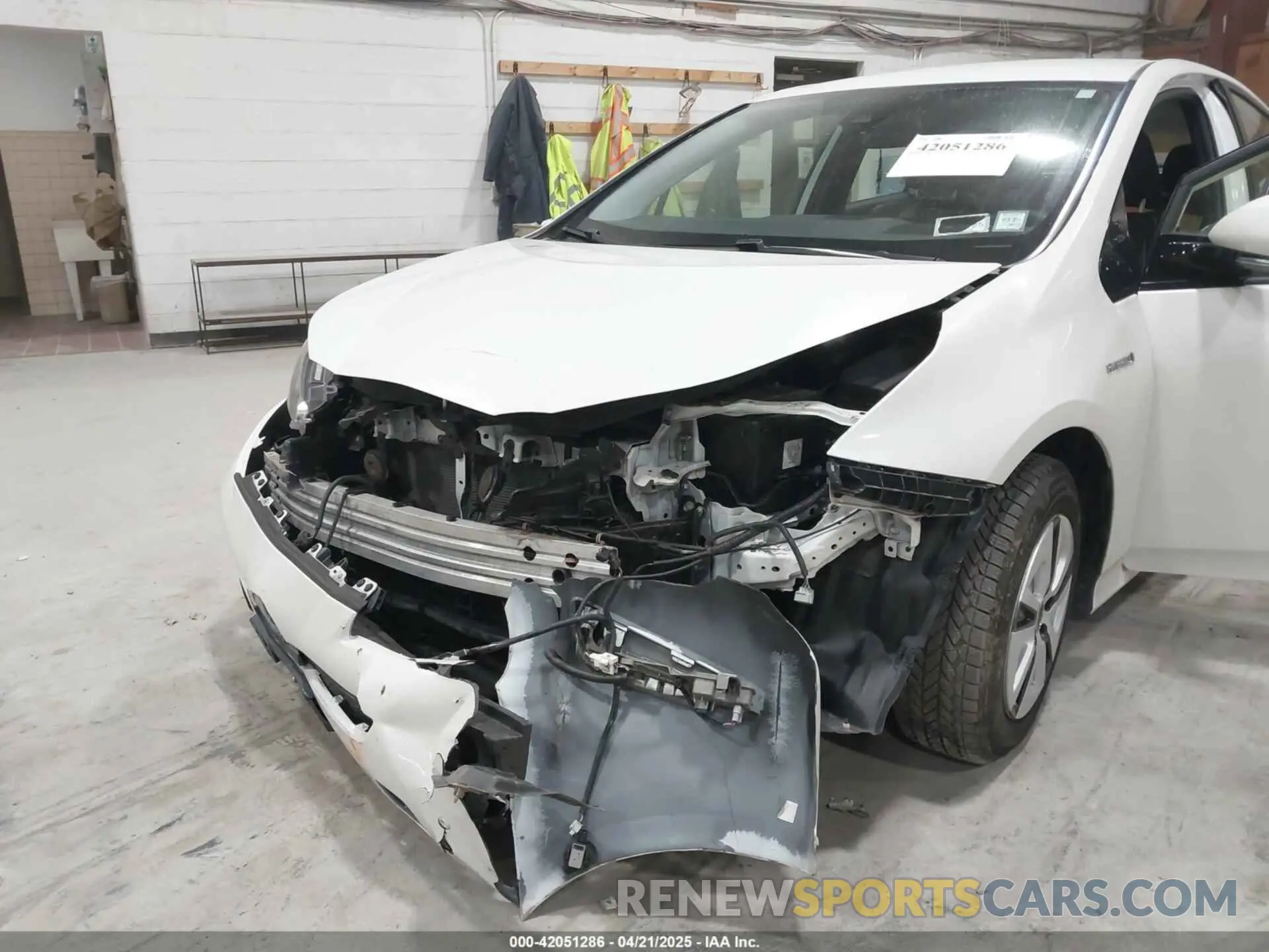 6 Фотография поврежденного автомобиля JTDL9RFU2L3016141 TOYOTA PRIUS 2020