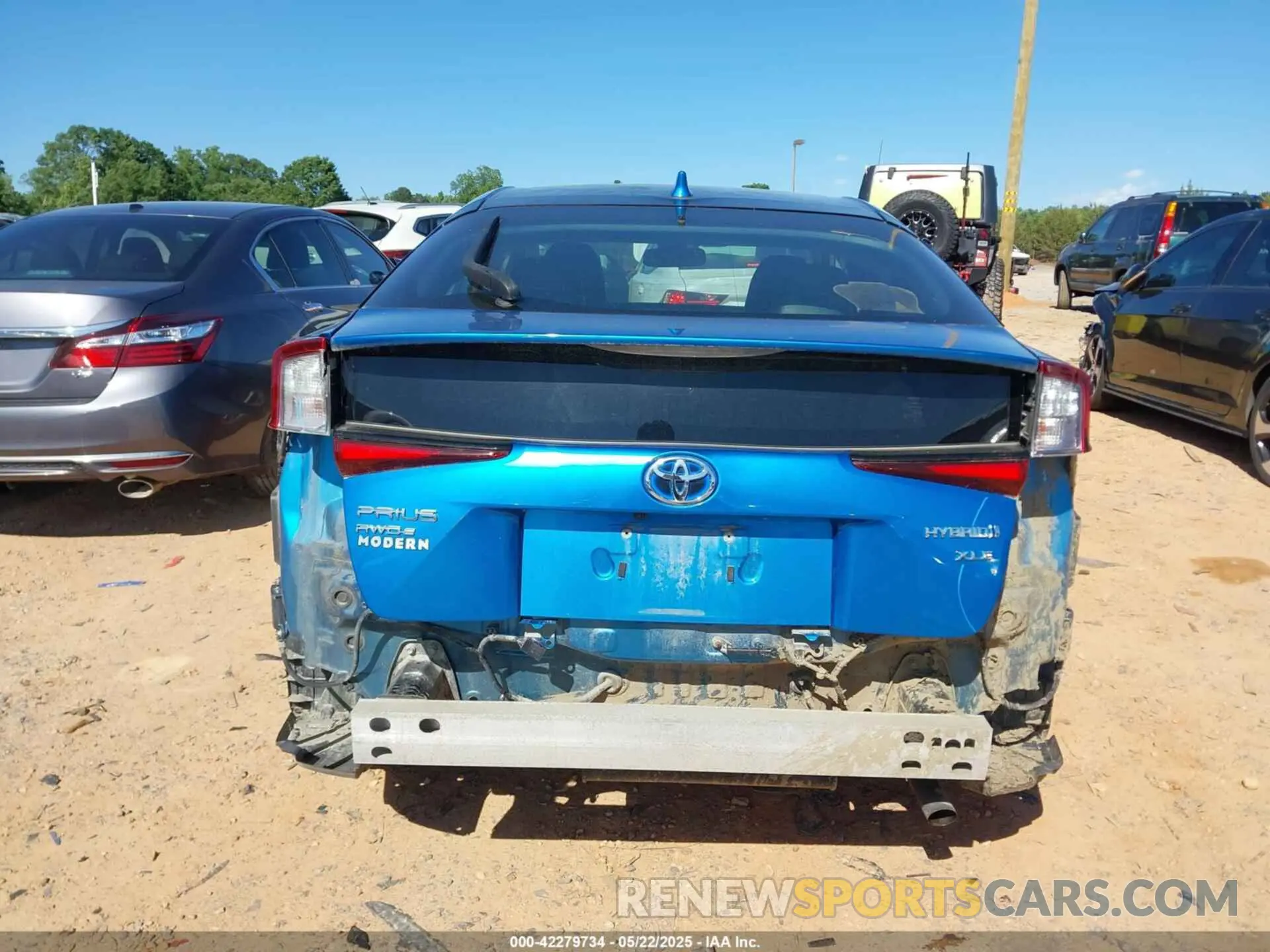 16 Photograph of a damaged car JTDL9RFU7L3022050 TOYOTA PRIUS 2020