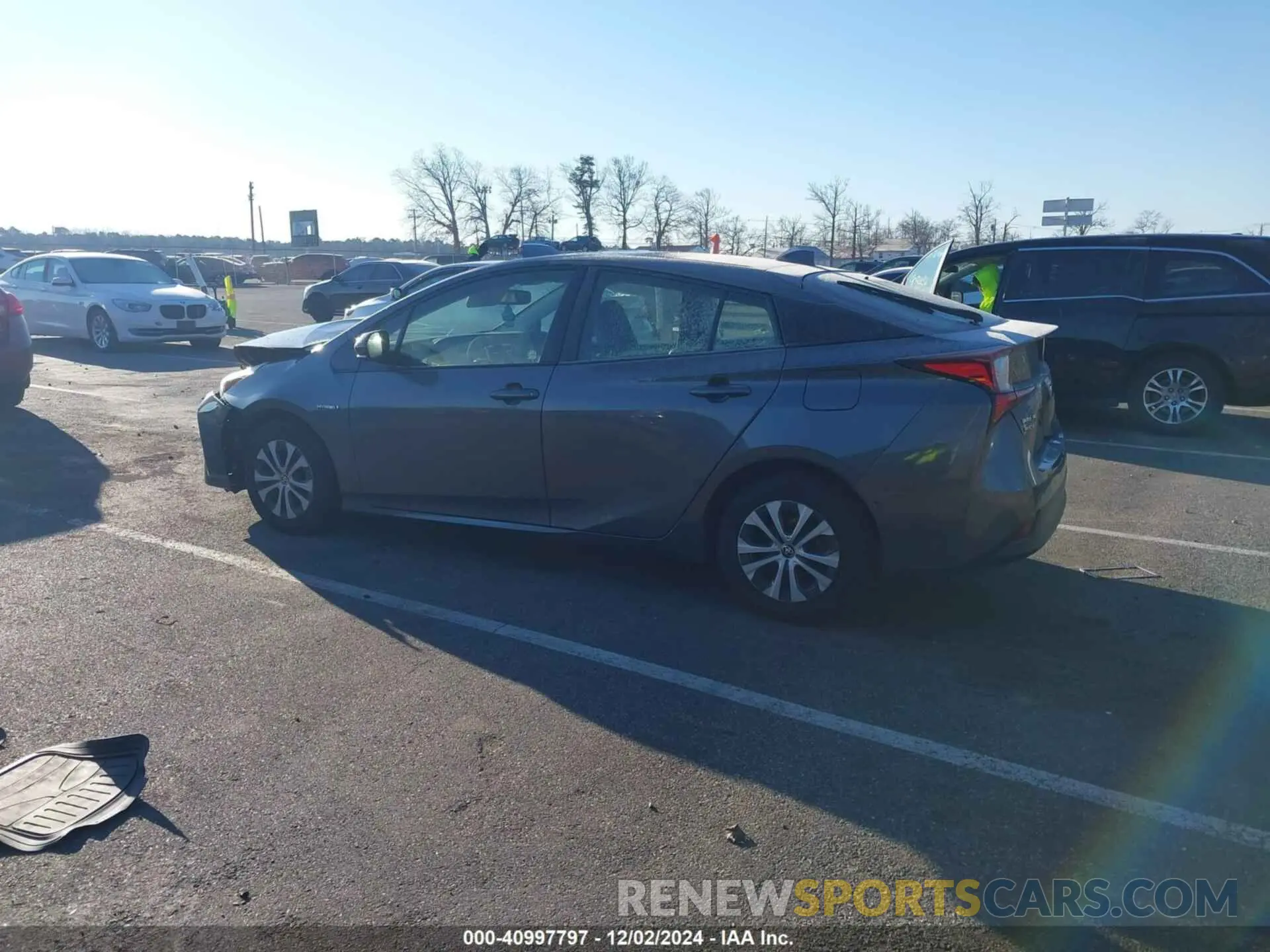 3 Фотография поврежденного автомобиля JTDL9RFU9L3014385 TOYOTA PRIUS 2020