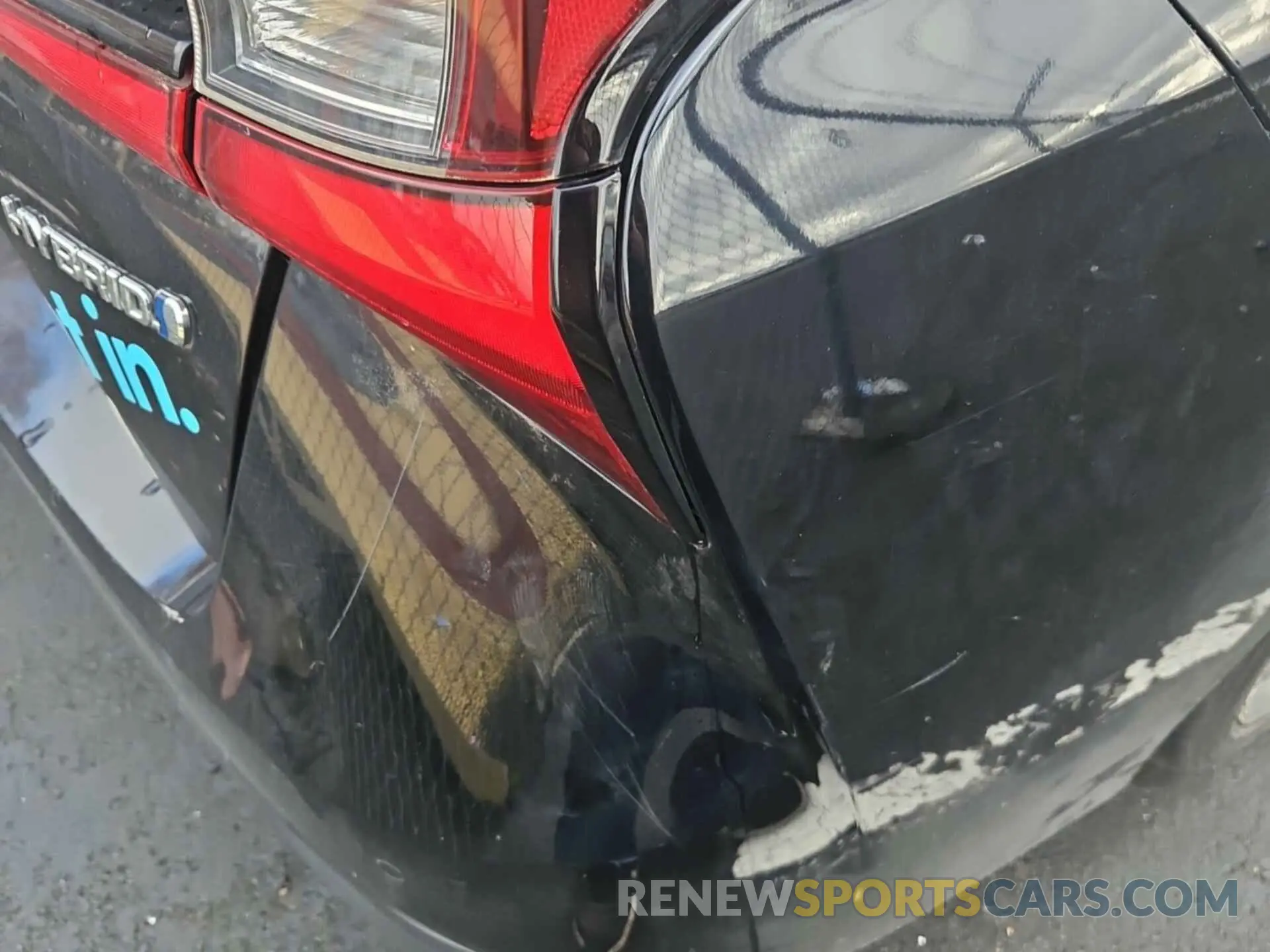 11 Photograph of a damaged car JTDKAMFU0M3136138 TOYOTA PRIUS 2021