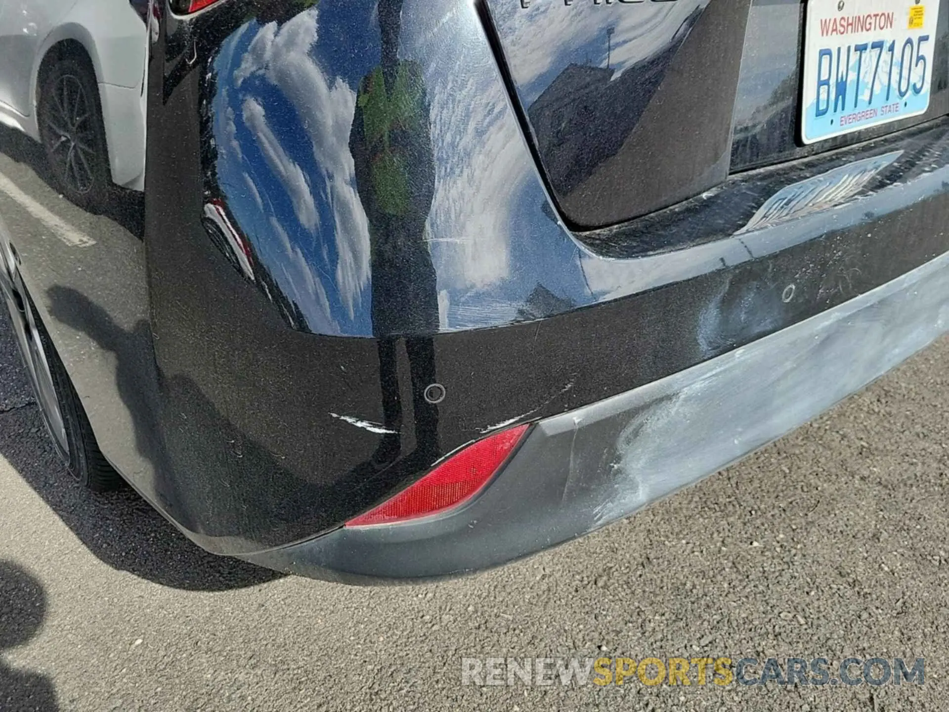 29 Photograph of a damaged car JTDKAMFU0M3136463 TOYOTA PRIUS 2021