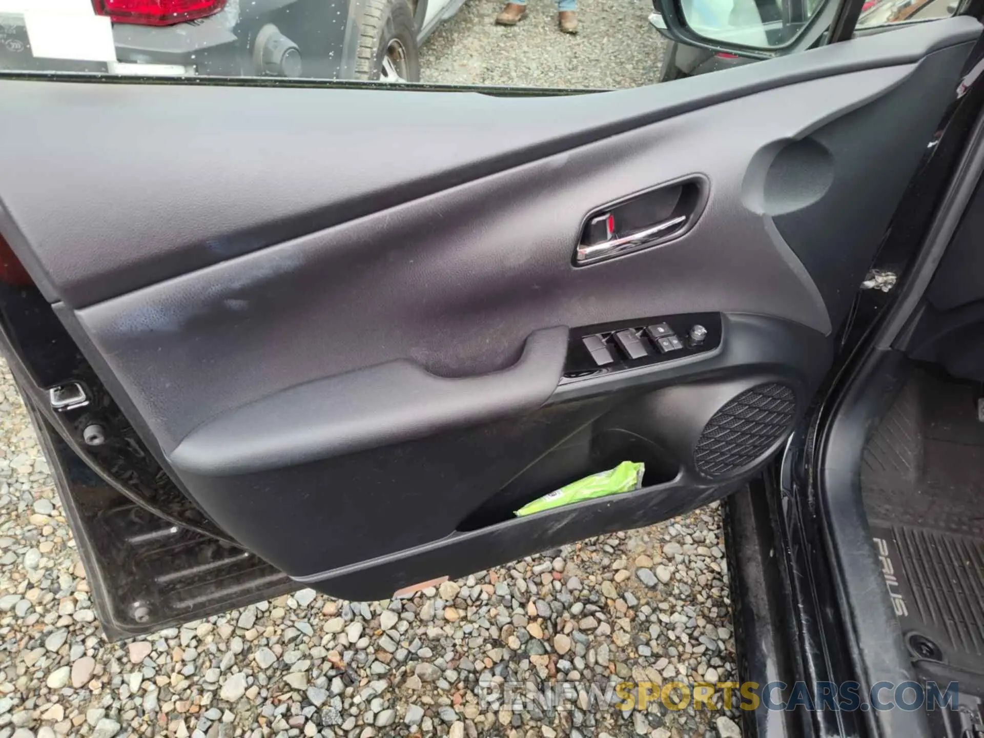 29 Photograph of a damaged car JTDKAMFU0M3136558 TOYOTA PRIUS 2021