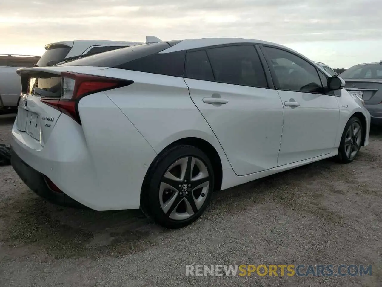 3 Фотография поврежденного автомобиля JTDKAMFU0M3137385 TOYOTA PRIUS 2021