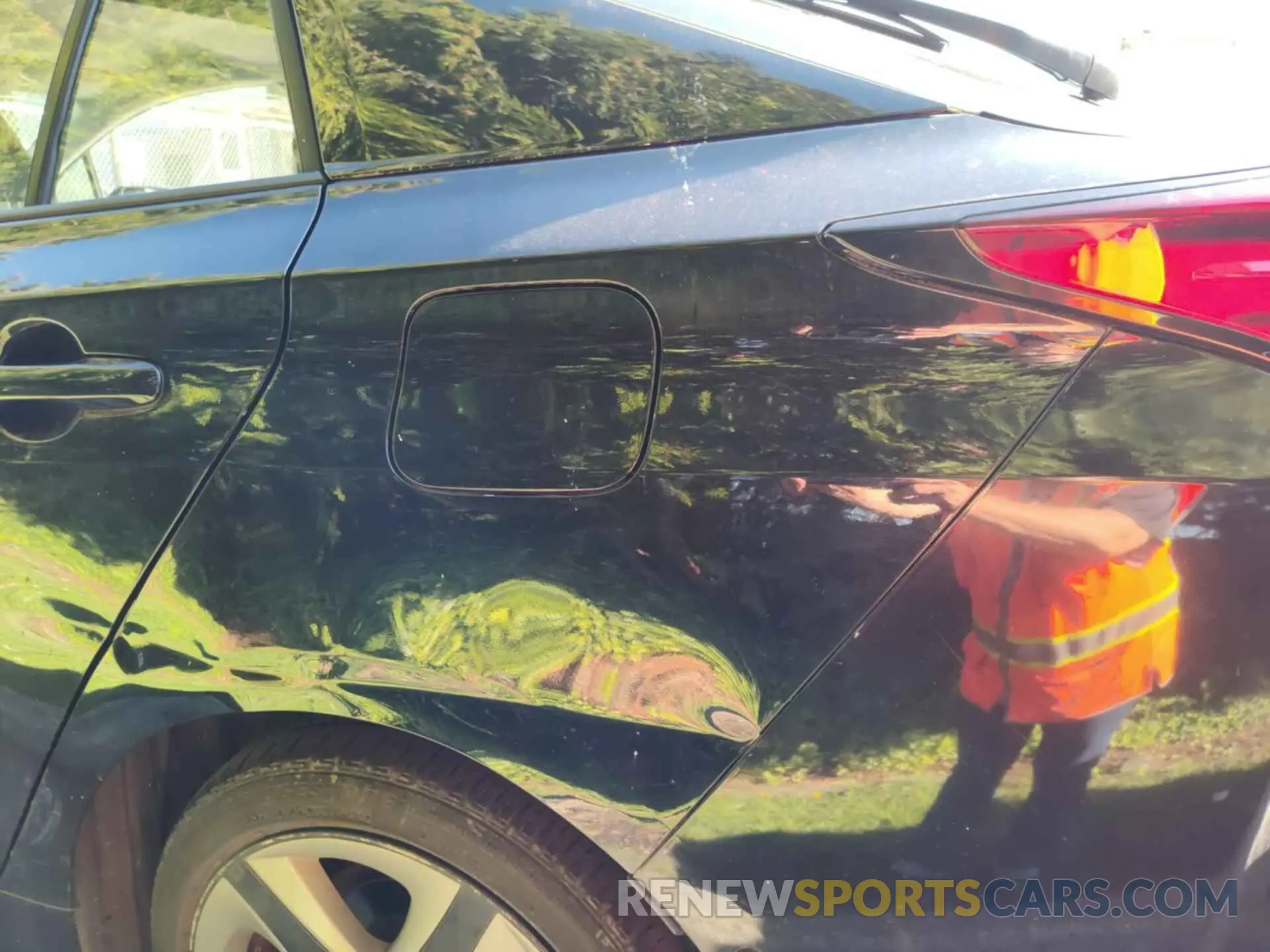 17 Photograph of a damaged car JTDKAMFU4M3136059 TOYOTA PRIUS 2021