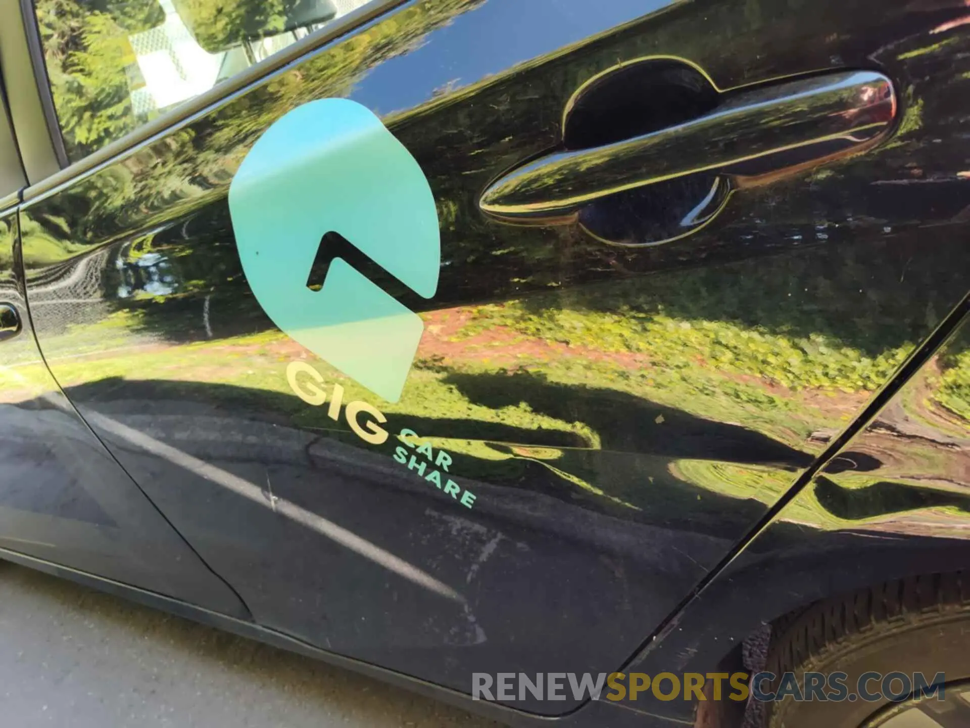 29 Photograph of a damaged car JTDKAMFU4M3136059 TOYOTA PRIUS 2021