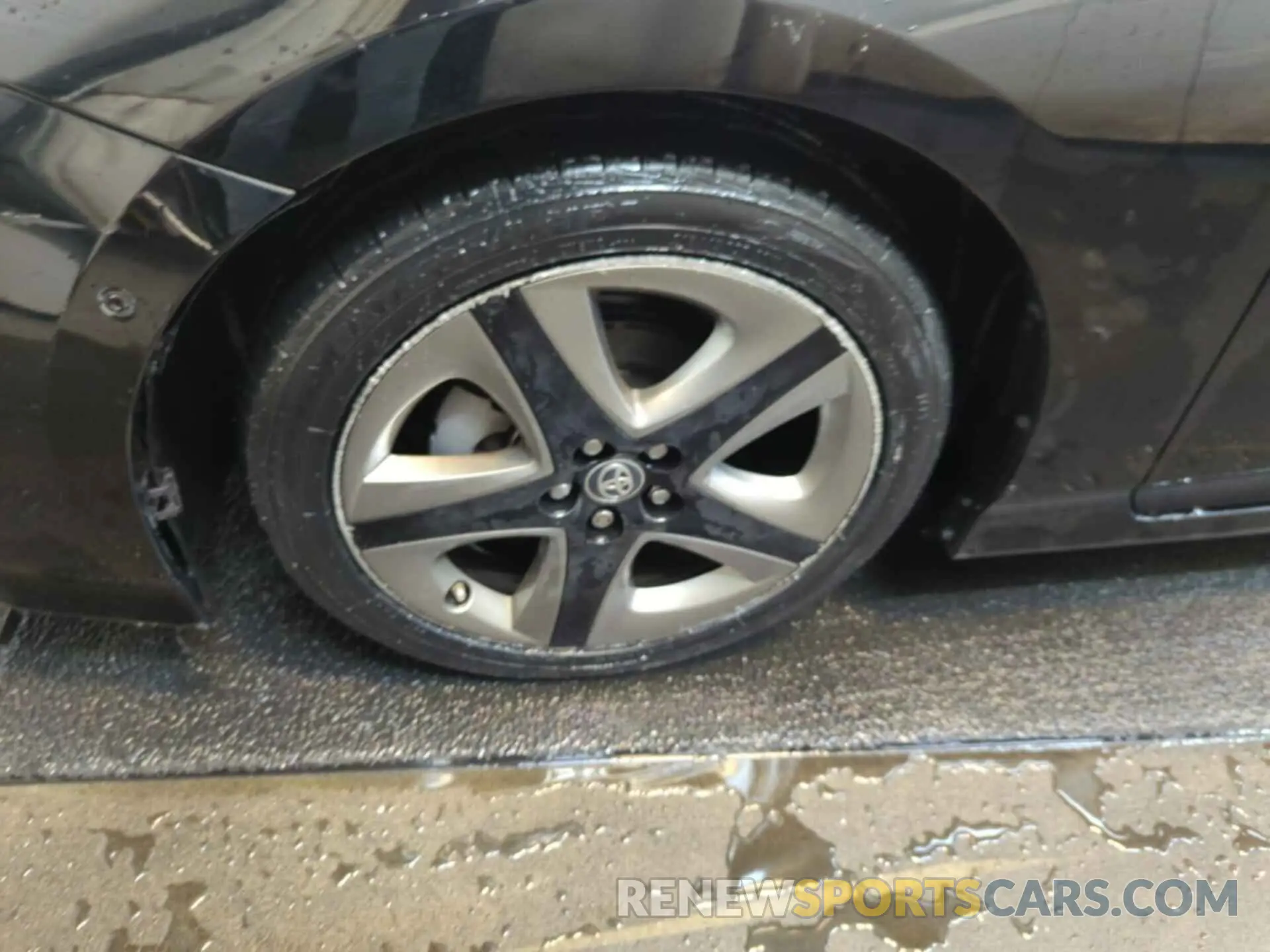 35 Фотография поврежденного автомобиля JTDKAMFU4M3136322 TOYOTA PRIUS 2021