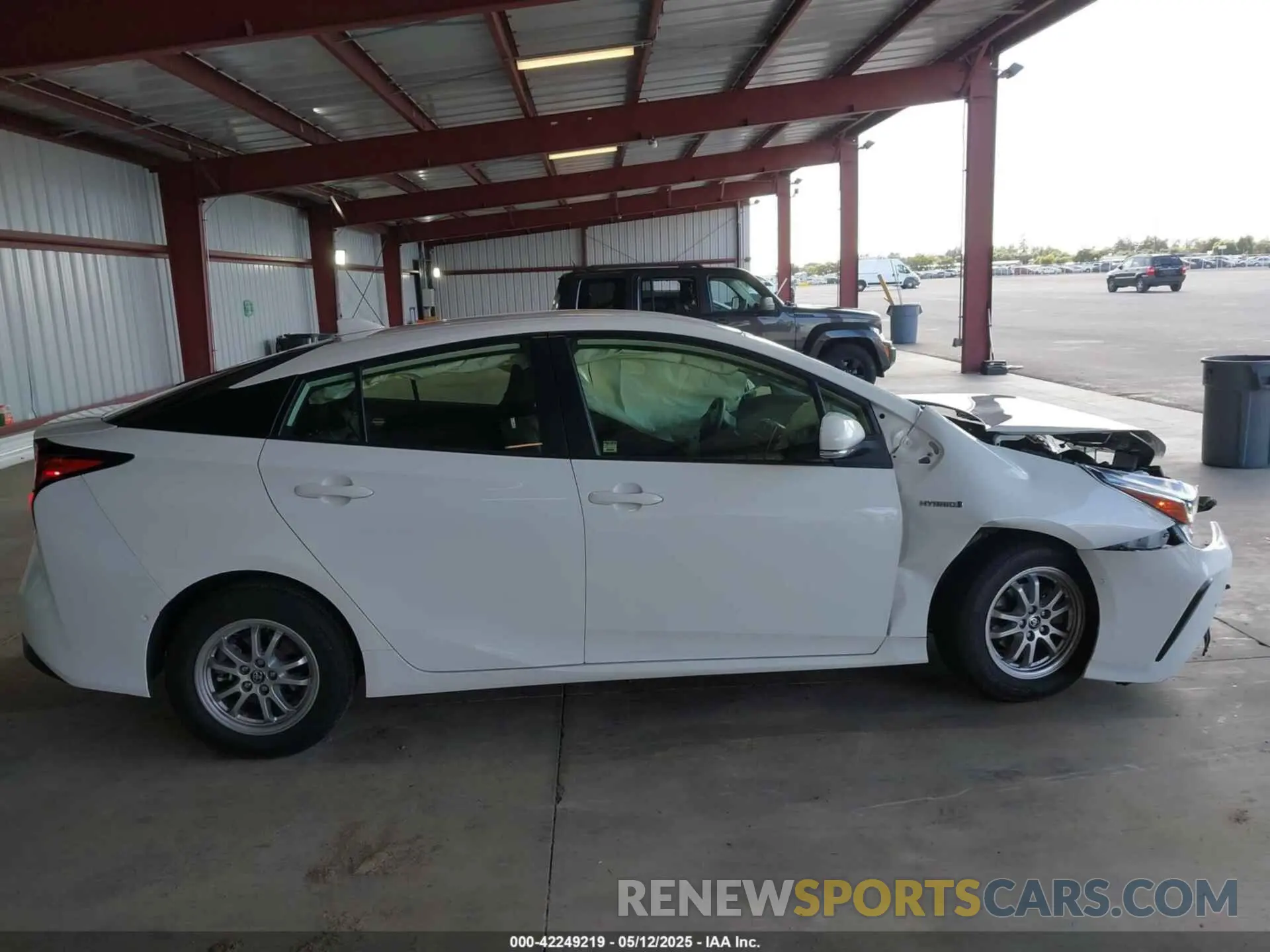 13 Фотография поврежденного автомобиля JTDKAMFU5M3146342 TOYOTA PRIUS 2021