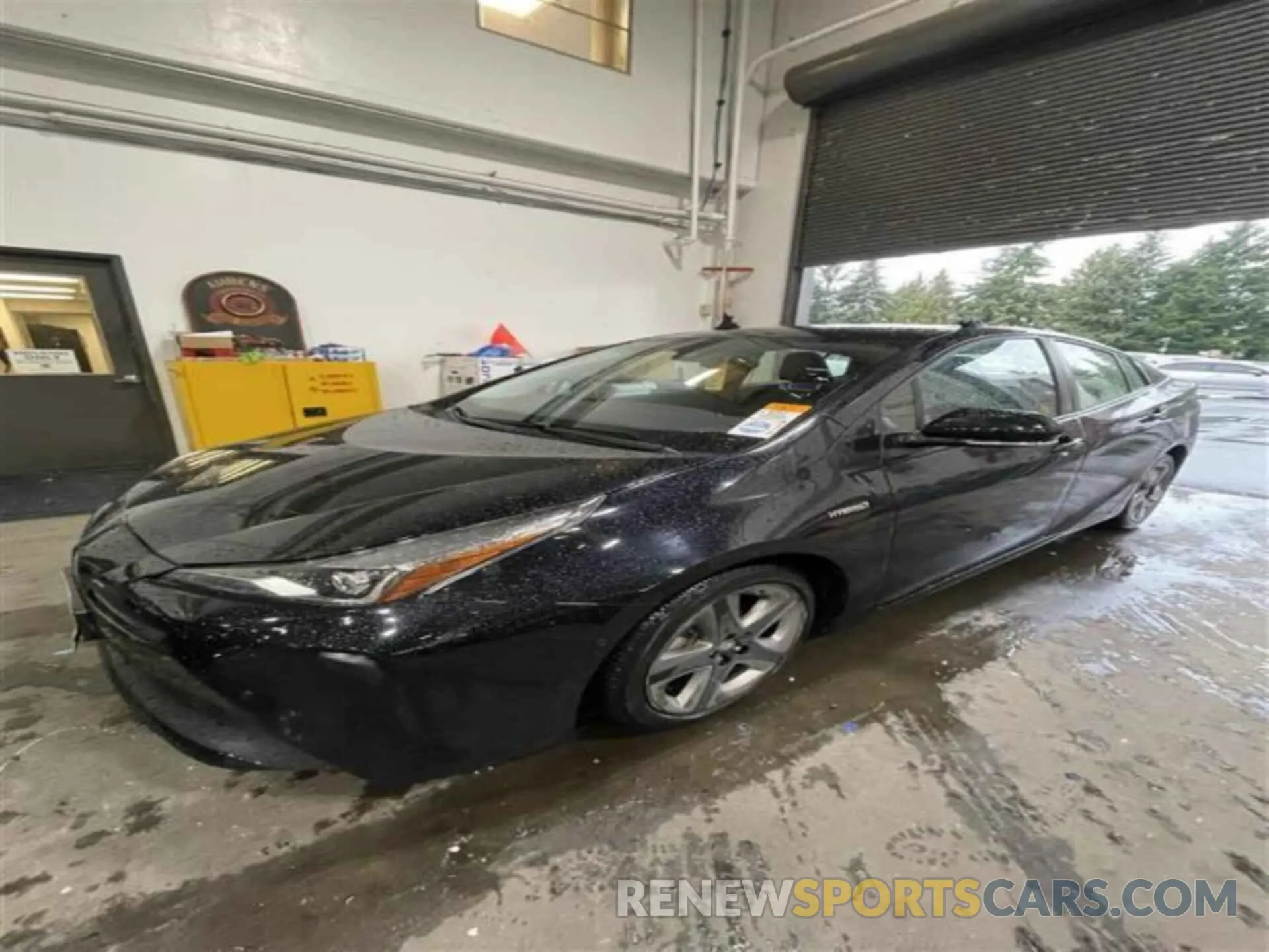 19 Photograph of a damaged car JTDKAMFU6M3136239 TOYOTA PRIUS 2021