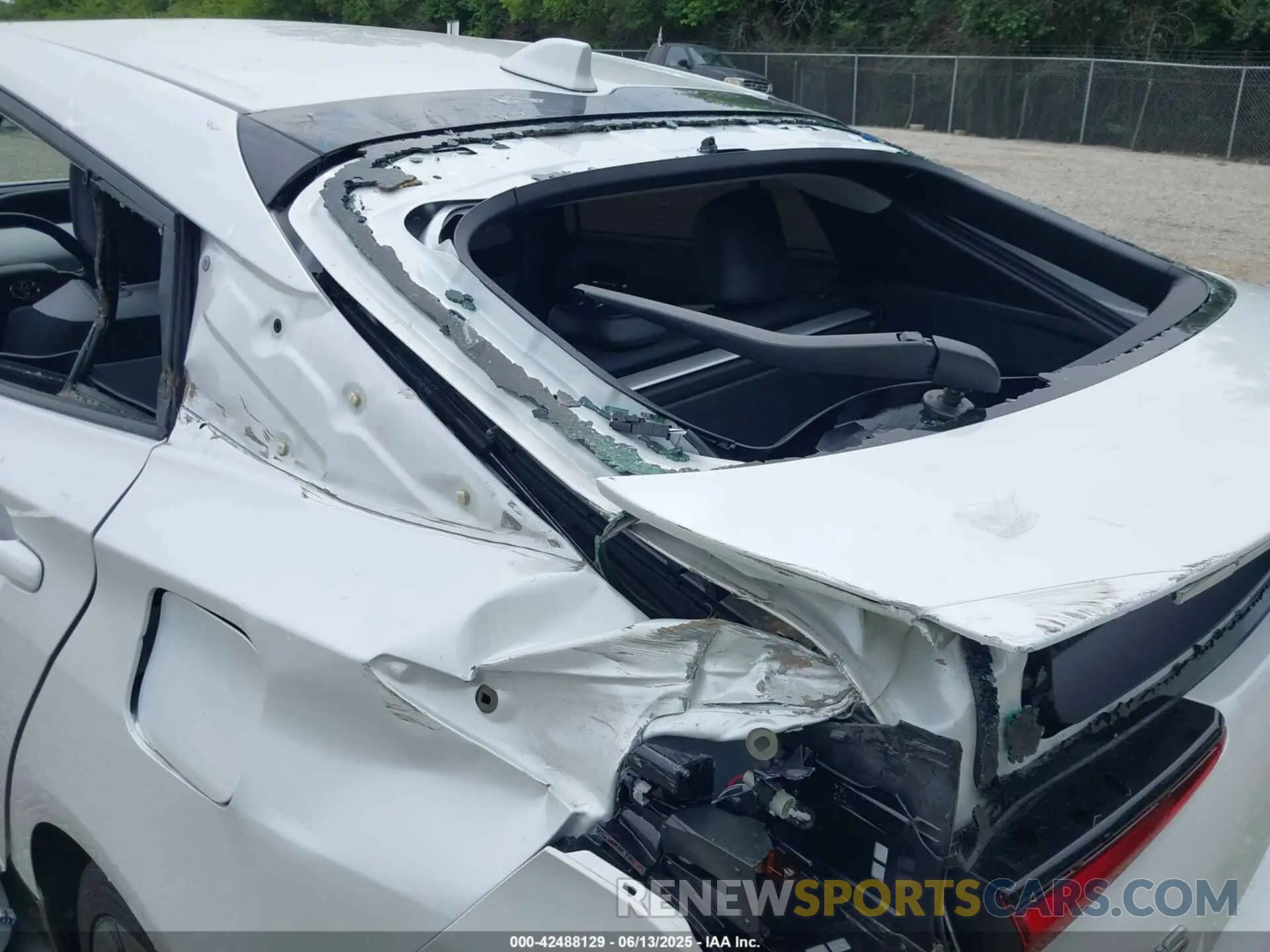 6 Photograph of a damaged car JTDKAMFU6M3137679 TOYOTA PRIUS 2021