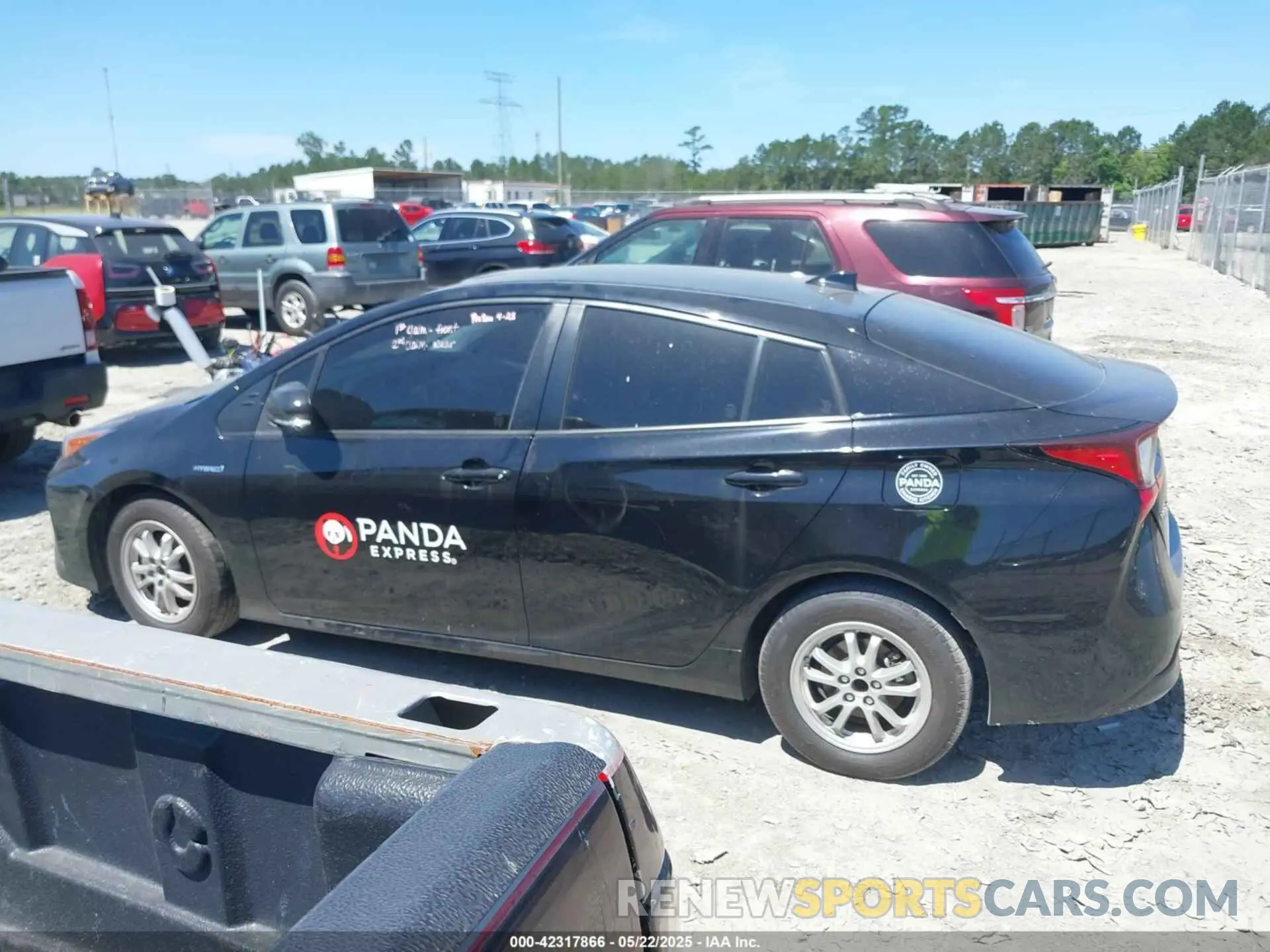 14 Фотография поврежденного автомобиля JTDKAMFU6M3141392 TOYOTA PRIUS 2021